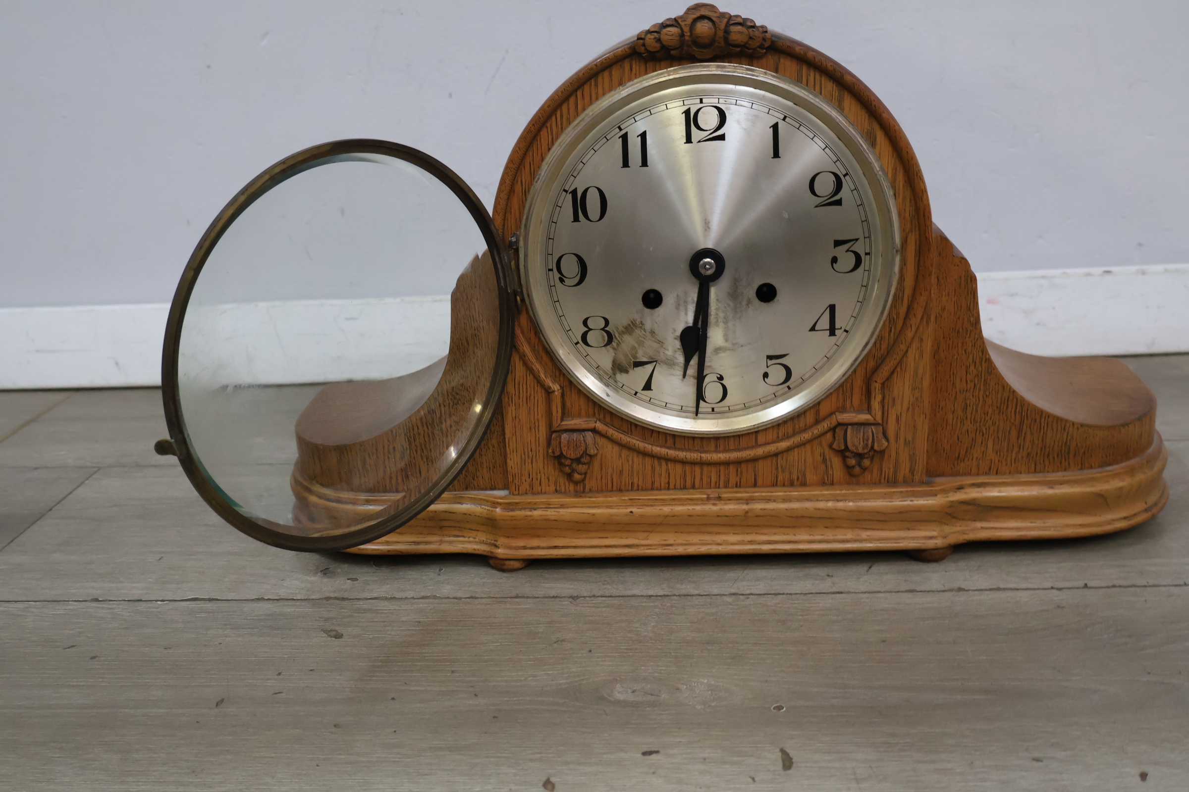 Antieke houten mantelklok – foto 9 – kavel bij GSD Auctions, Zoeterwoude