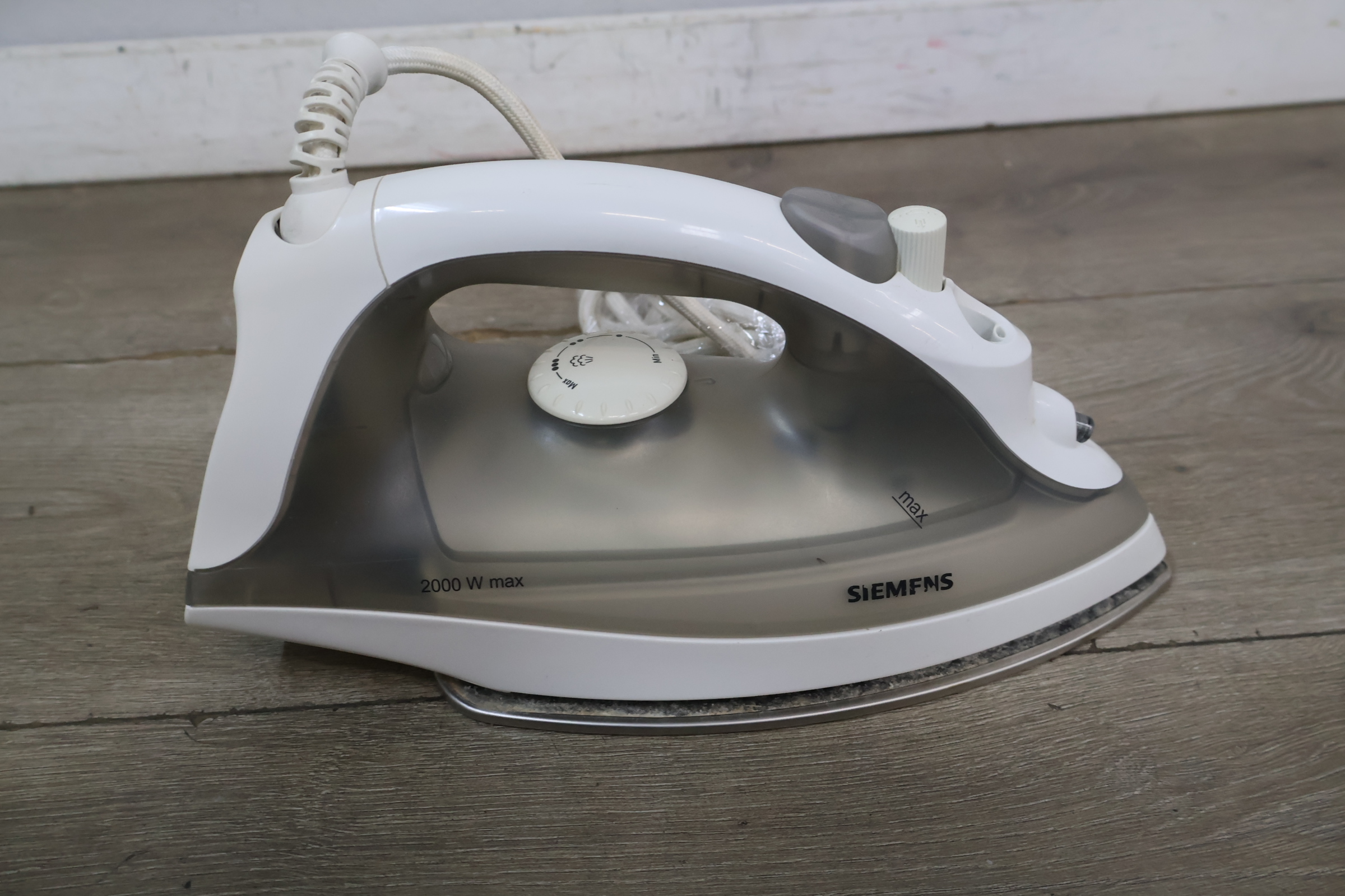 Siemens stoomstrijkijzer 2000W – foto 7 – kavel bij GSD Auctions, Zoeterwoude