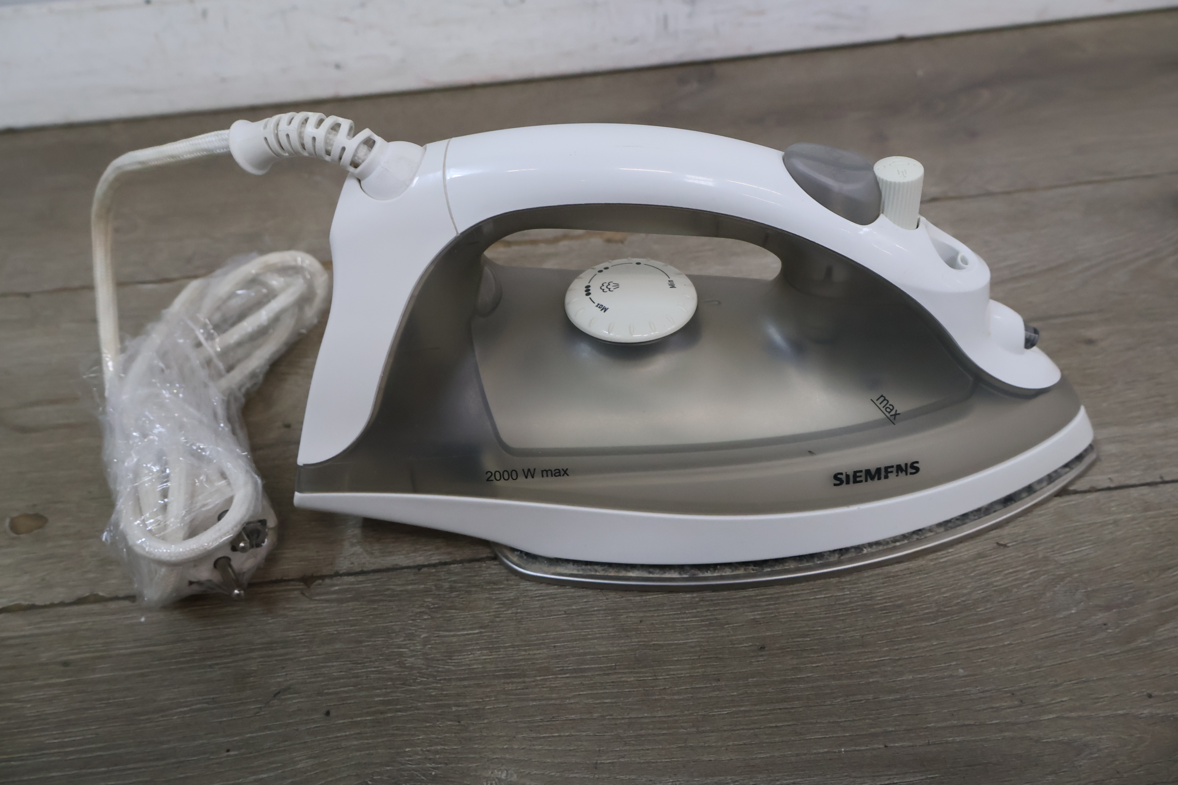 Siemens stoomstrijkijzer 2000W – foto 8 – kavel bij GSD Auctions, Zoeterwoude