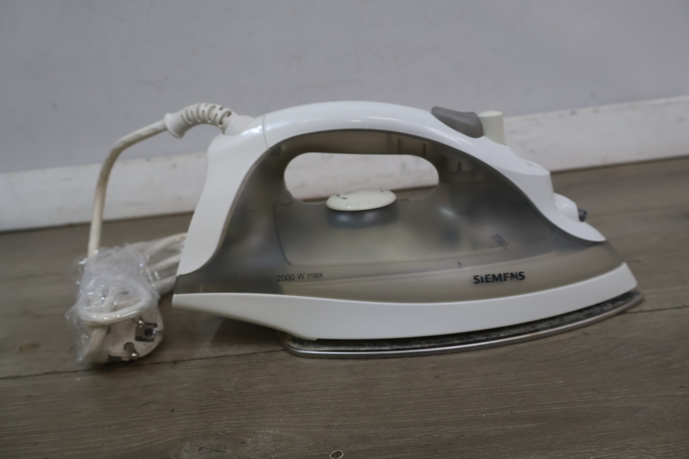 Siemens stoomstrijkijzer 2000W – foto 9 – kavel bij GSD Auctions, Zoeterwoude
