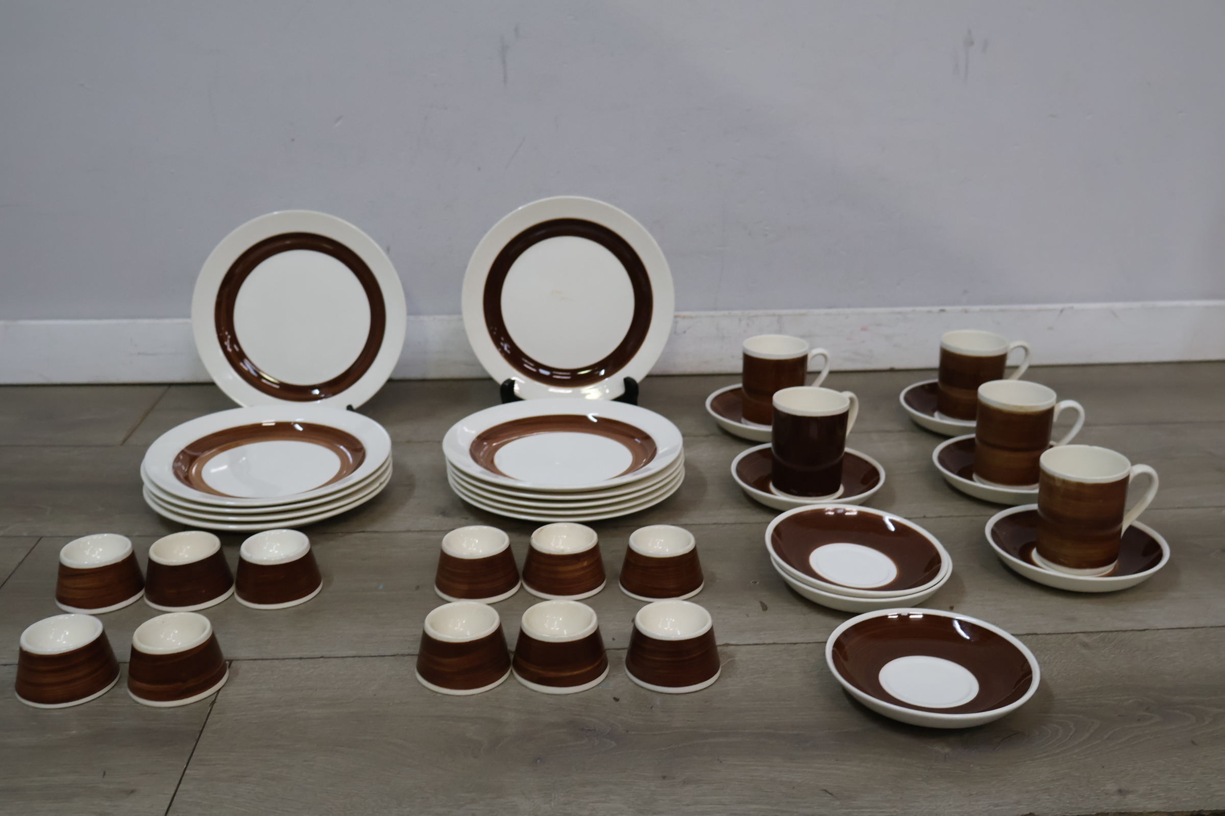 Compleet servies met bruine rand – foto 3 – kavel bij GSD Auctions, Zoeterwoude