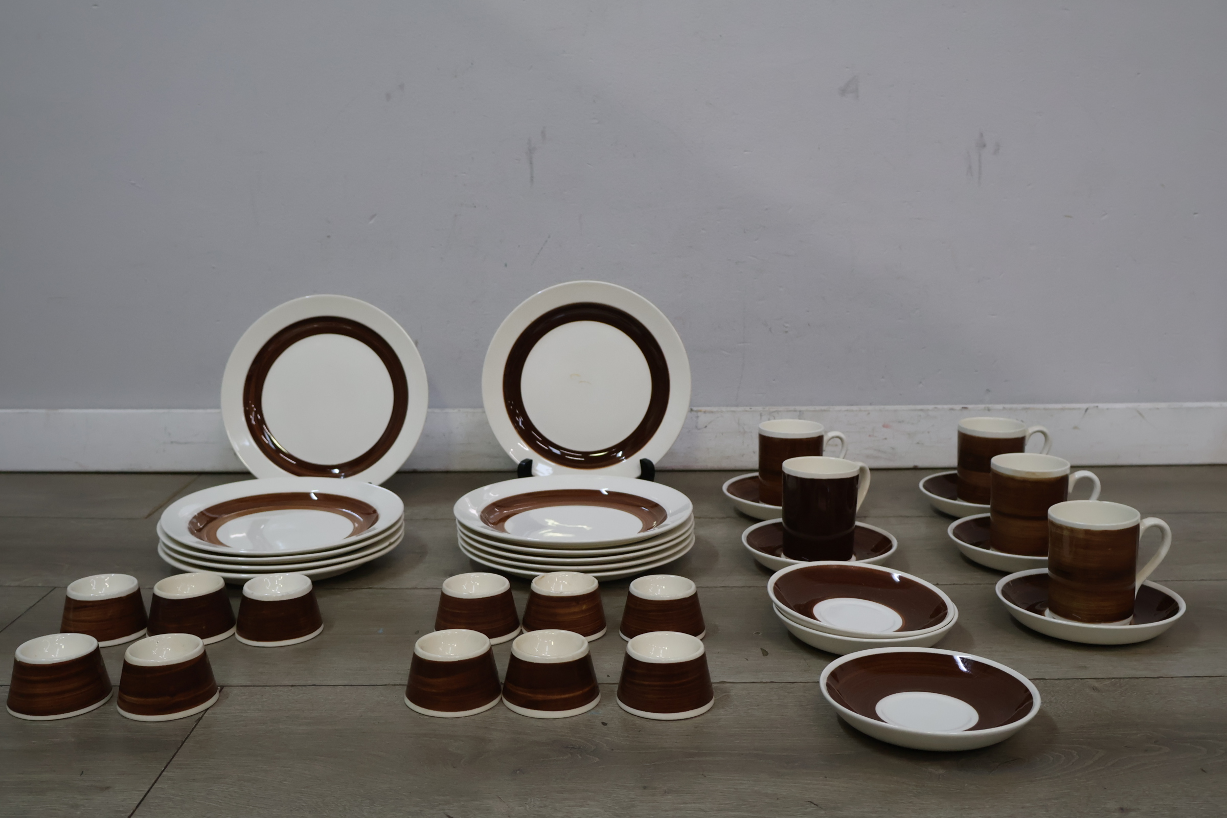 Compleet servies met bruine rand – foto 4 – kavel bij GSD Auctions, Zoeterwoude