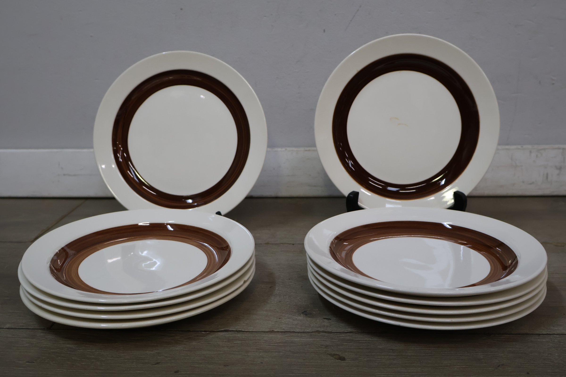 Compleet servies met bruine rand – foto 6 – kavel bij GSD Auctions, Zoeterwoude