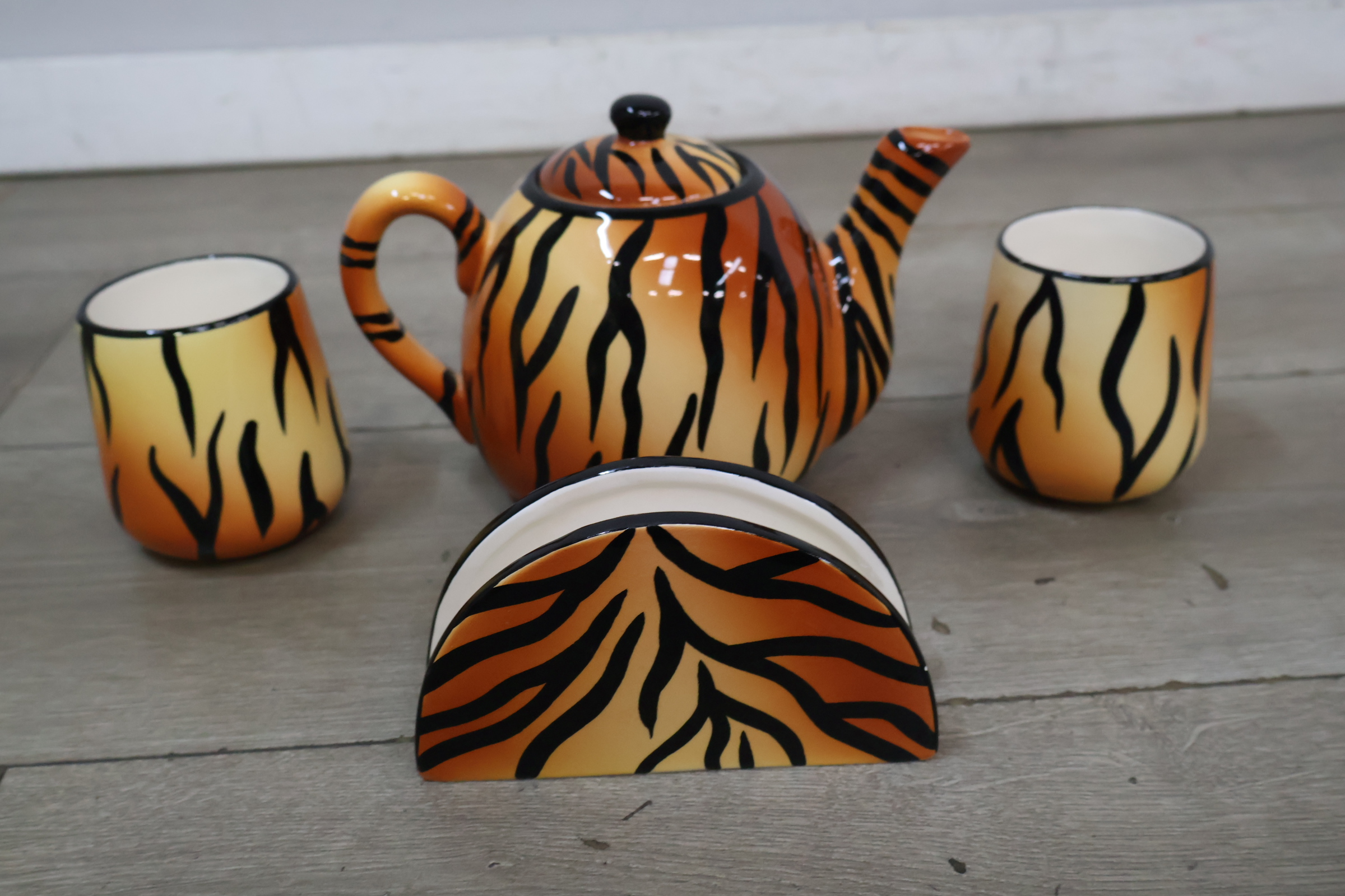 Theeset met tijgerprint servies – foto 3 – kavel bij GSD Auctions, Zoeterwoude