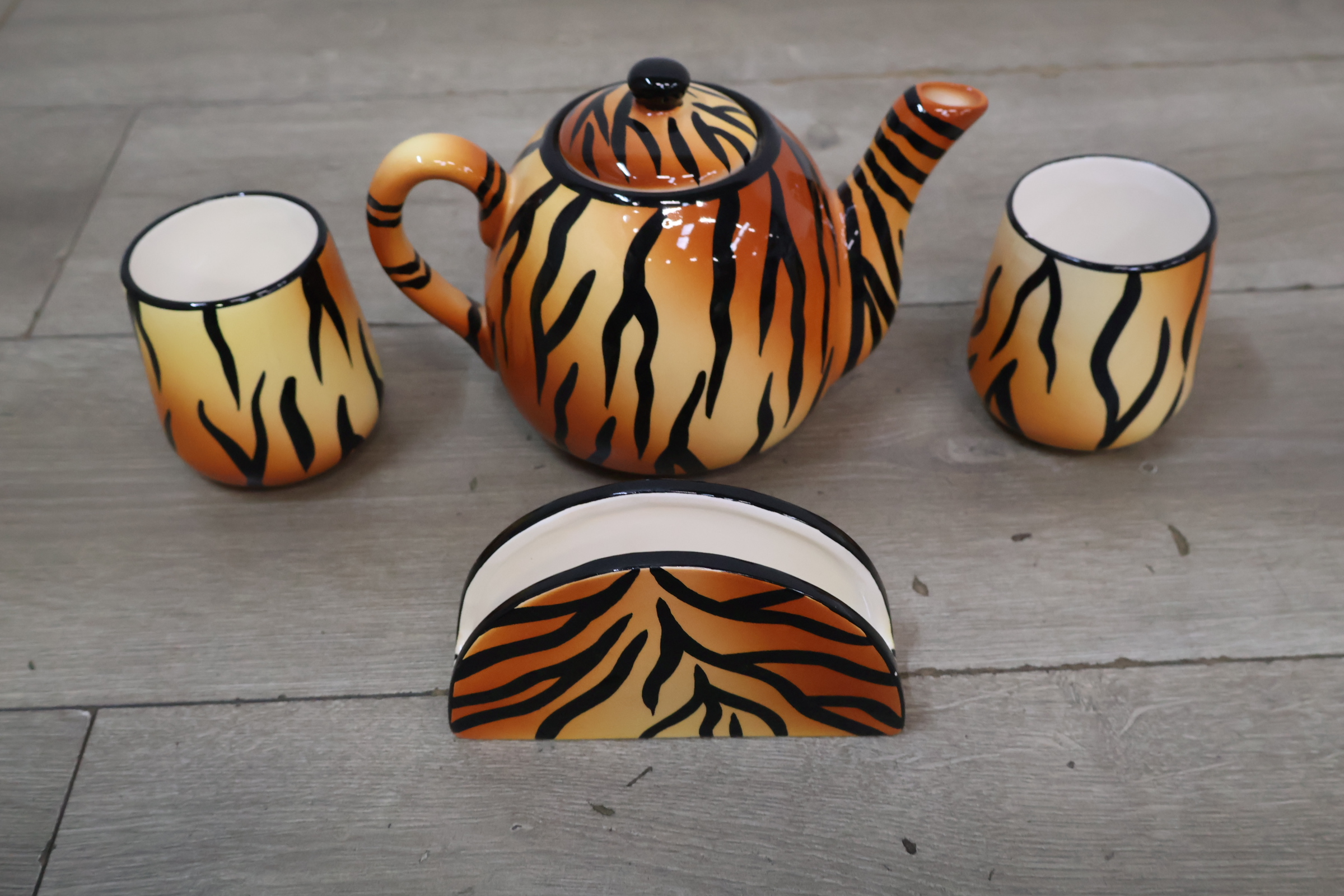 Theeset met tijgerprint servies – foto 4 – kavel bij GSD Auctions, Zoeterwoude