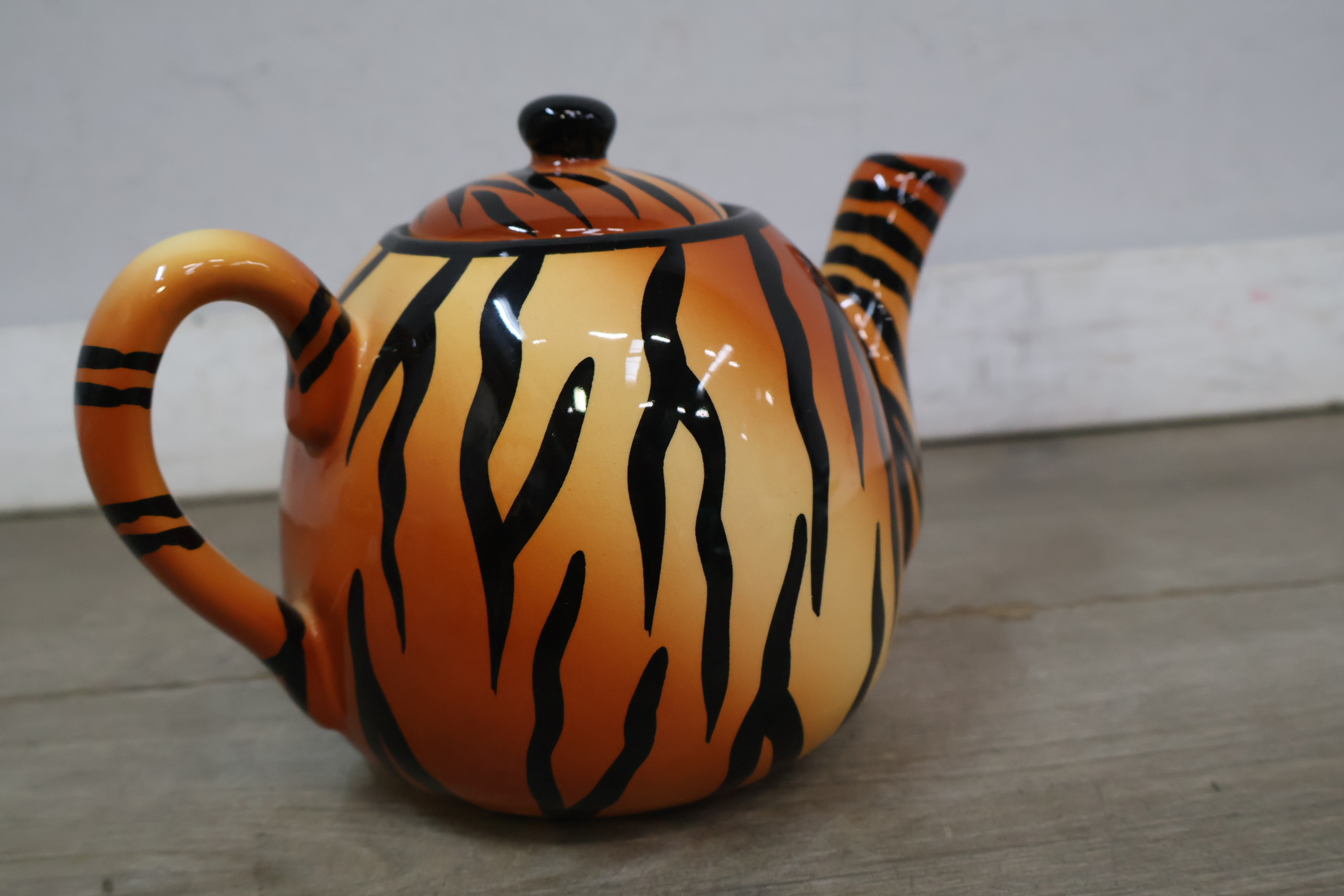 Theeset met tijgerprint servies – foto 5 – kavel bij GSD Auctions, Zoeterwoude