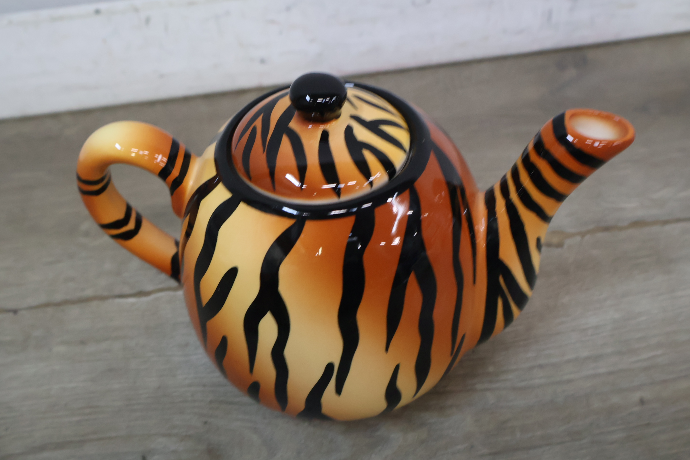 Theeset met tijgerprint servies – foto 6 – kavel bij GSD Auctions, Zoeterwoude