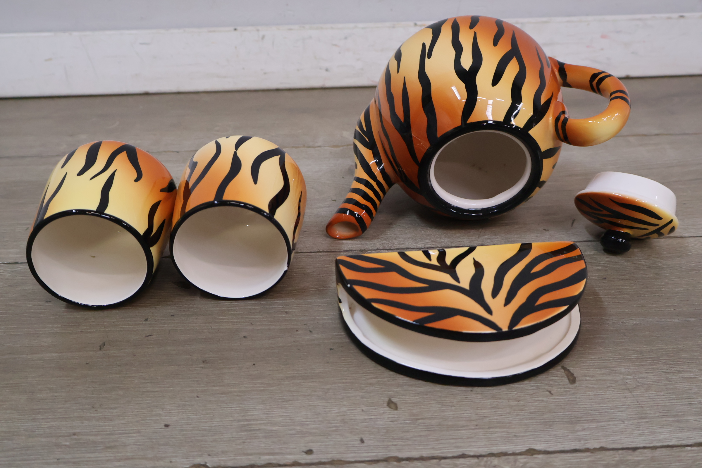Theeset met tijgerprint servies – foto 7 – kavel bij GSD Auctions, Zoeterwoude