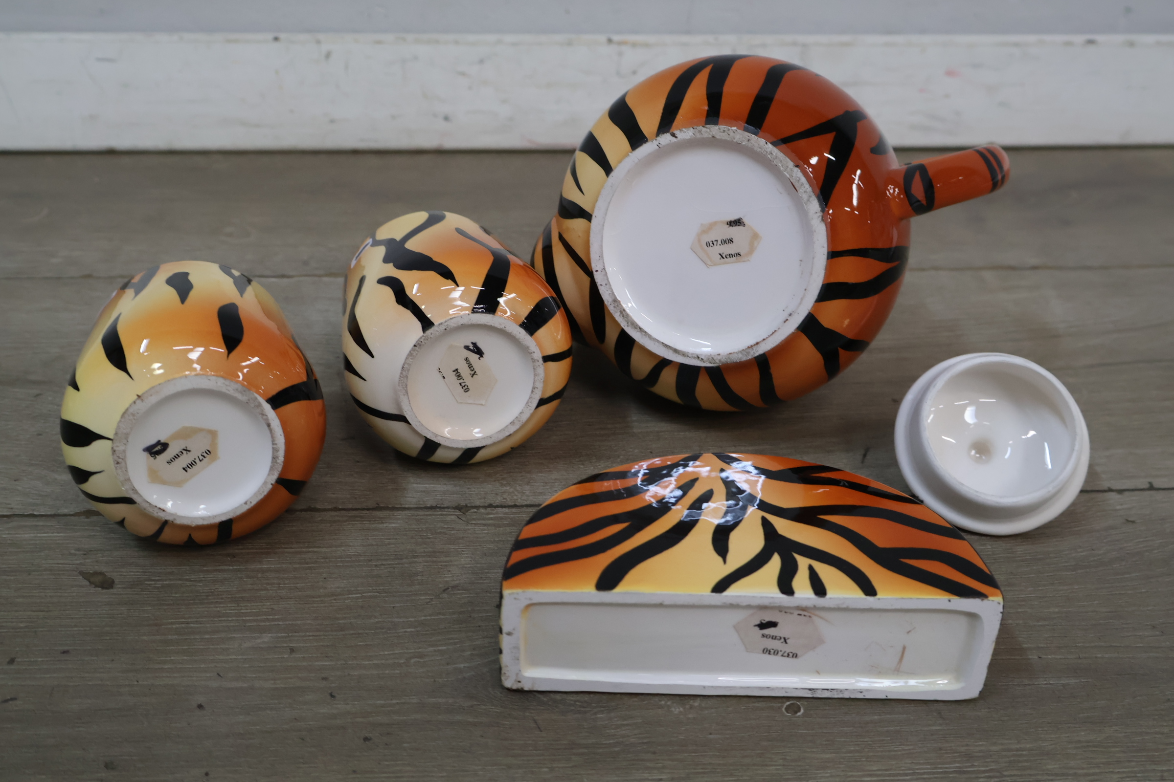 Theeset met tijgerprint servies – foto 8 – kavel bij GSD Auctions, Zoeterwoude