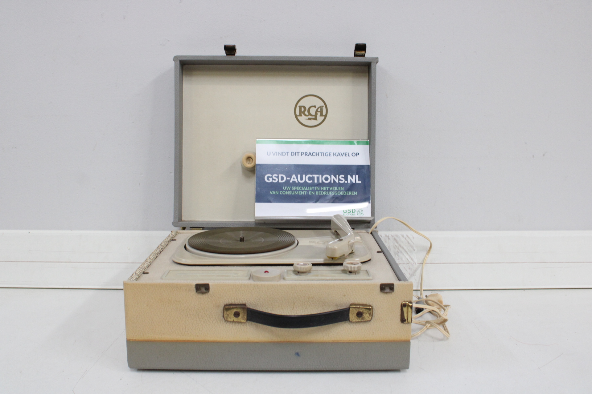 RCA platenspeler koffer – kavel bij GSD Auctions, Zoeterwoude