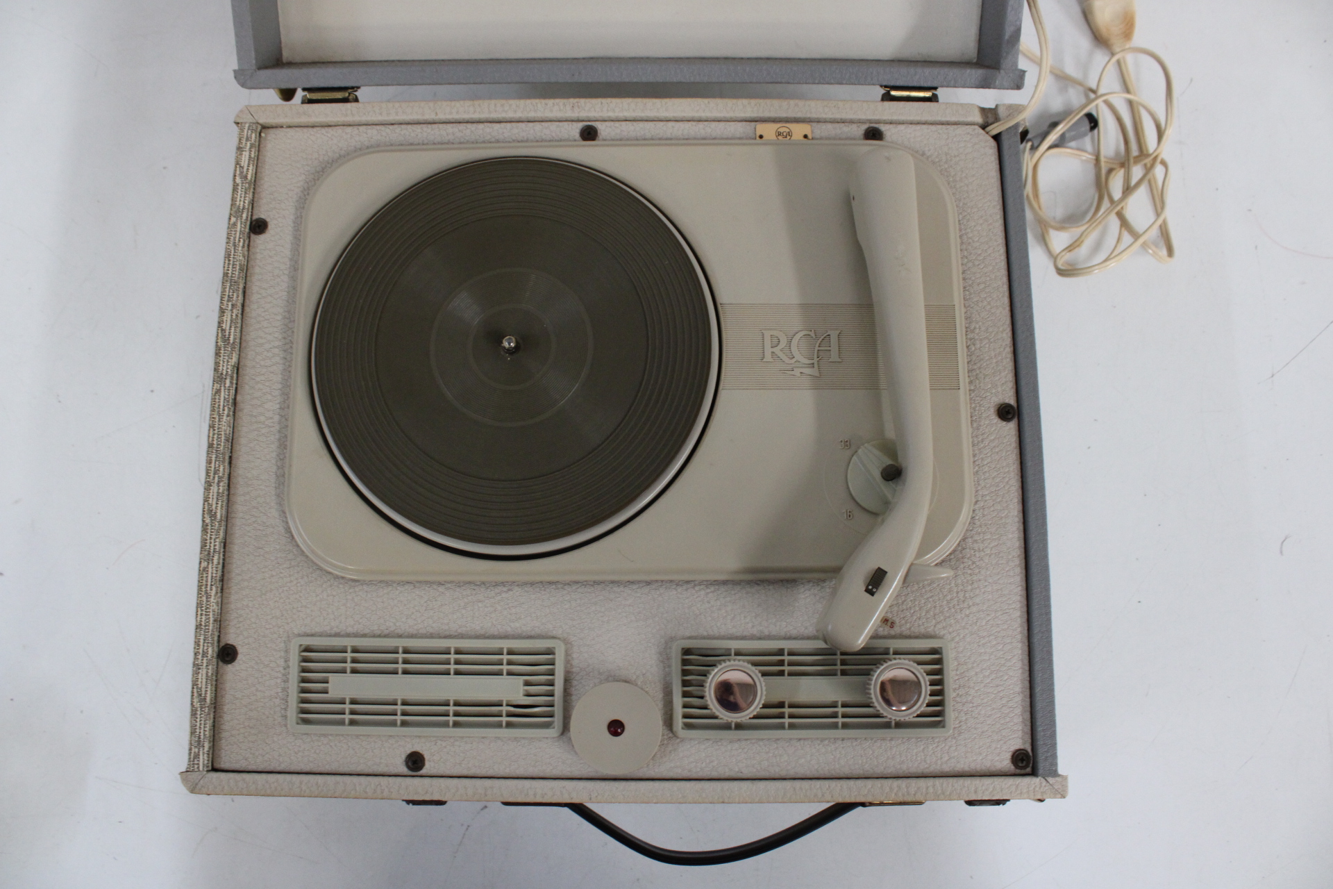 RCA platenspeler koffer – foto 4 – kavel bij GSD Auctions, Zoeterwoude