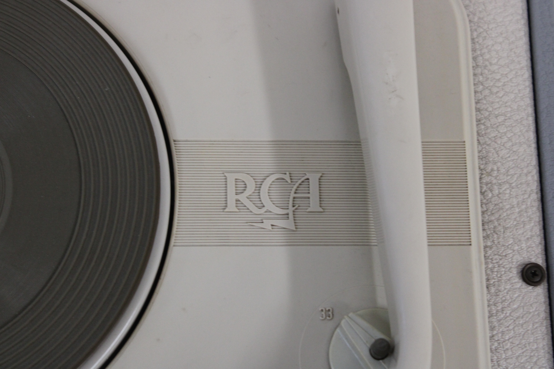 RCA platenspeler koffer – foto 6 – kavel bij GSD Auctions, Zoeterwoude