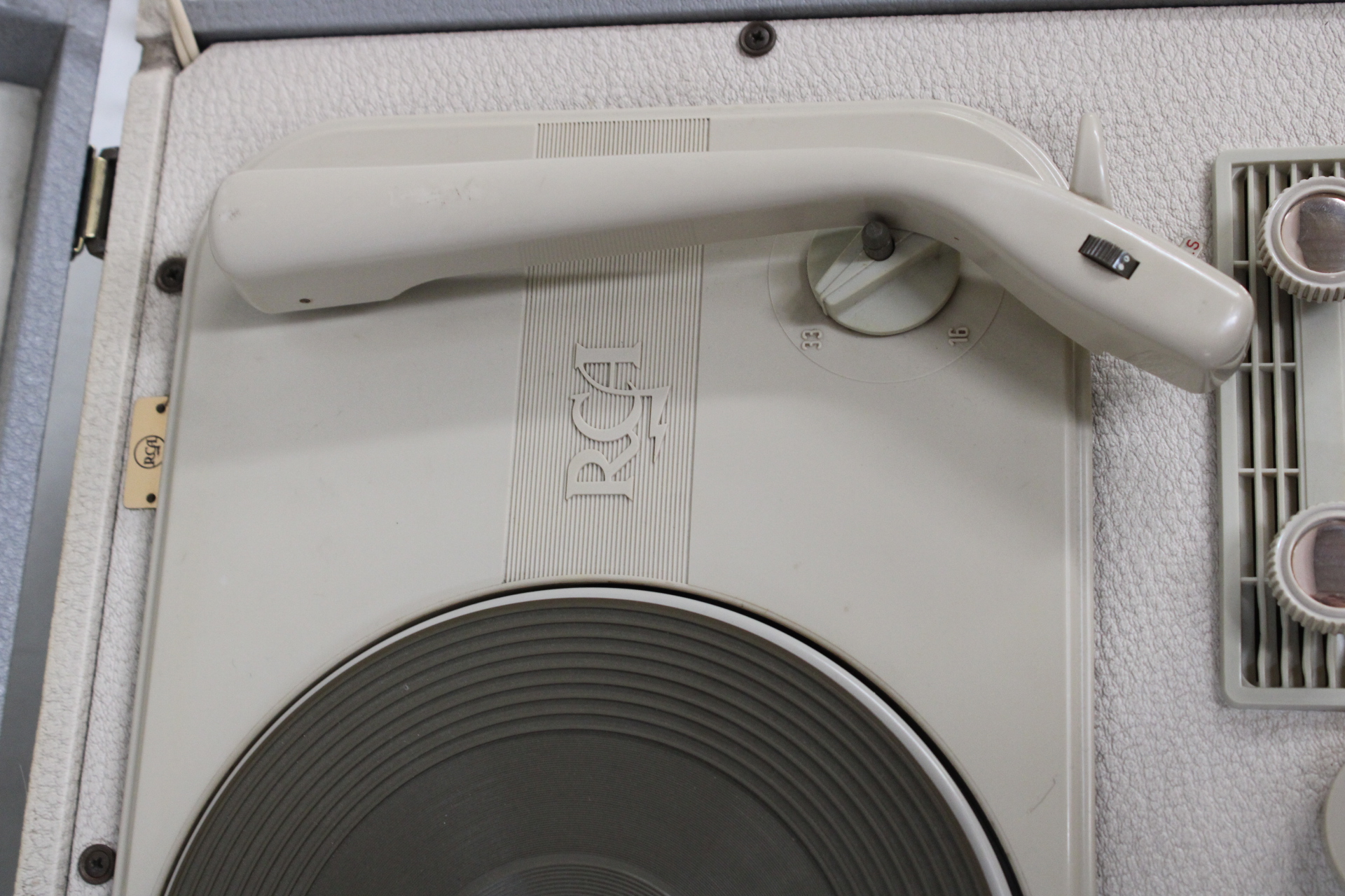 RCA platenspeler koffer – foto 7 – kavel bij GSD Auctions, Zoeterwoude