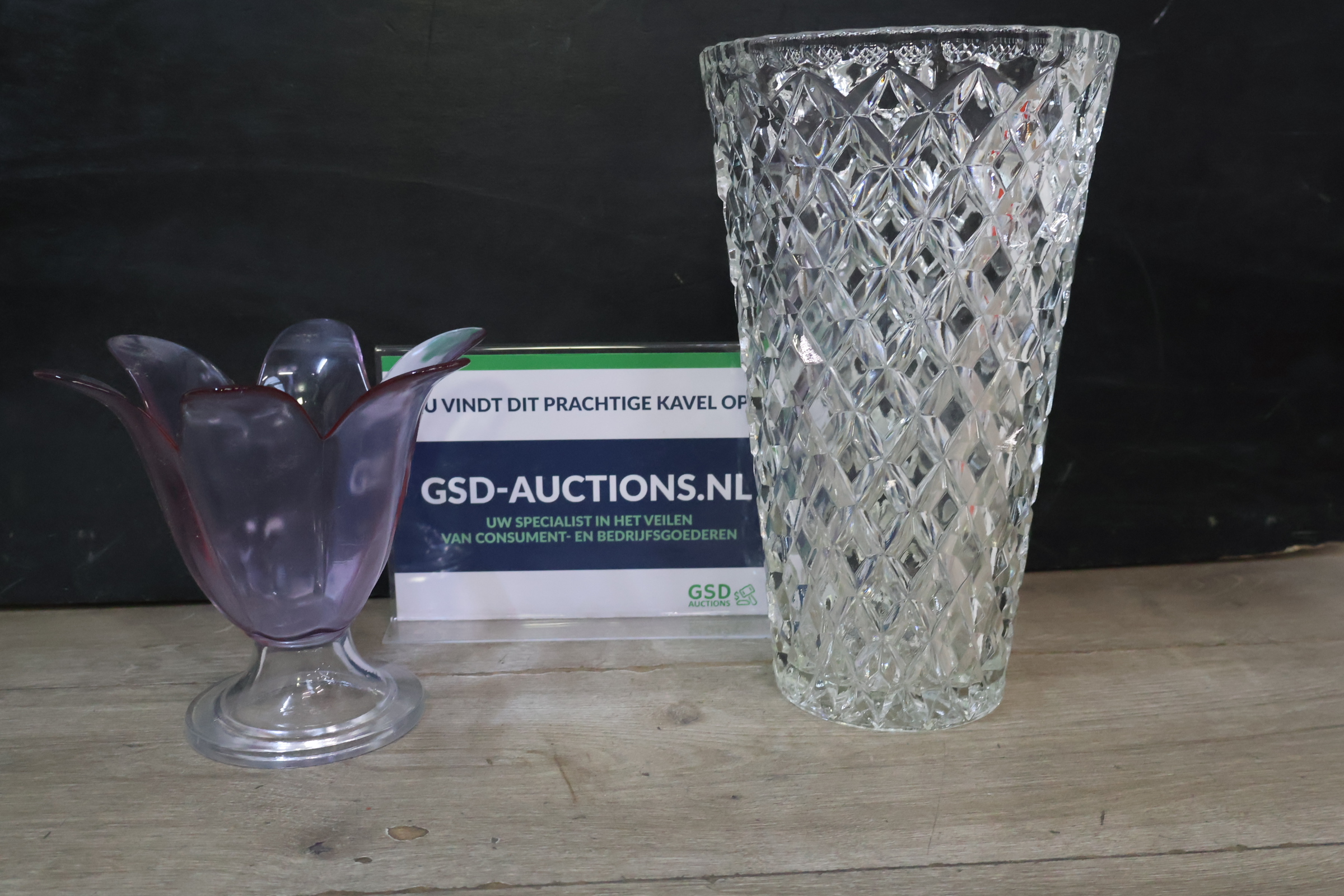 Transparante kristallen vazen – foto 2 – kavel bij GSD Auctions, Zoeterwoude