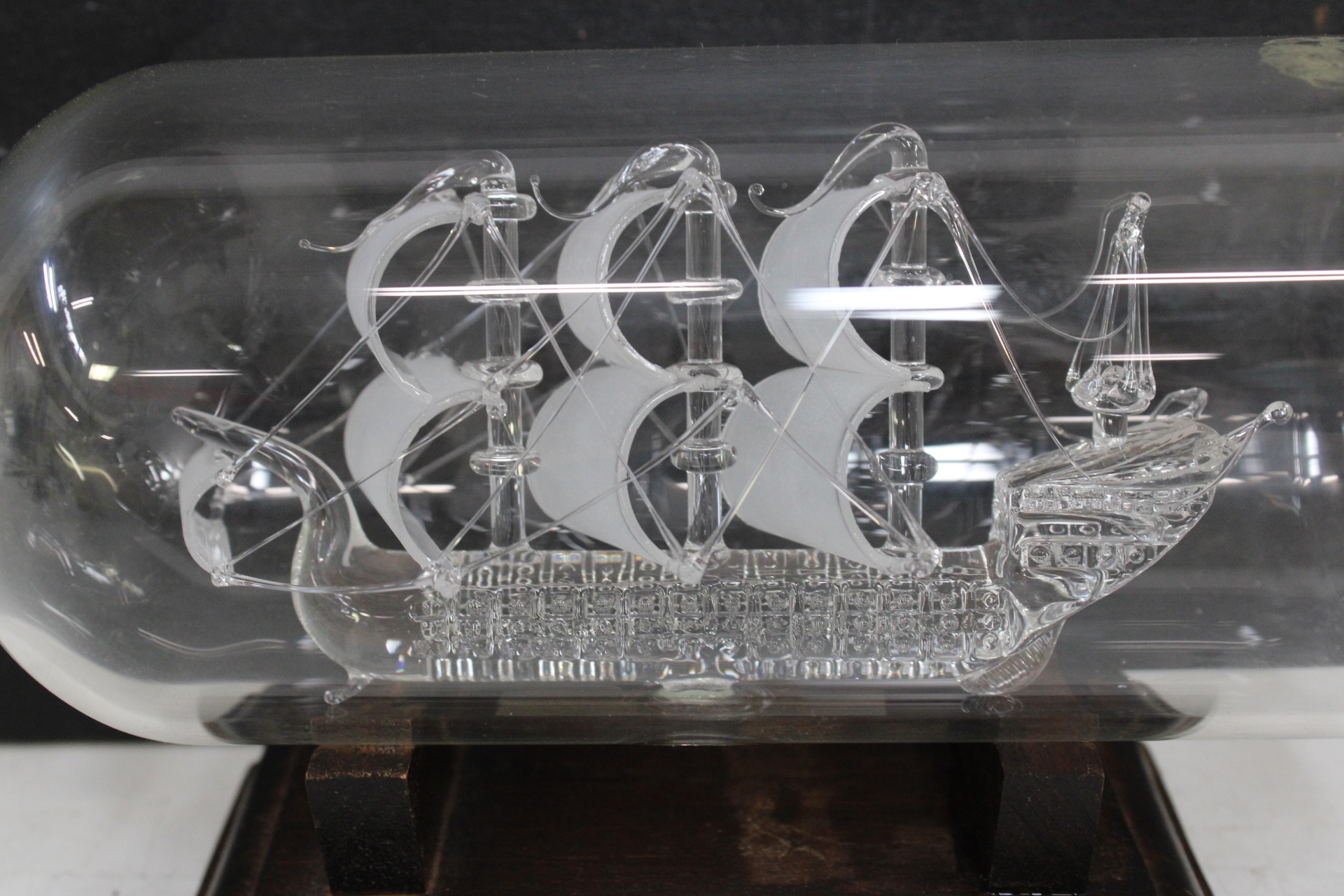 Glazen Schip in Fles 'Victory' op Houten standaard – foto 4 – kavel bij GSD Auctions, Zoeterwoude