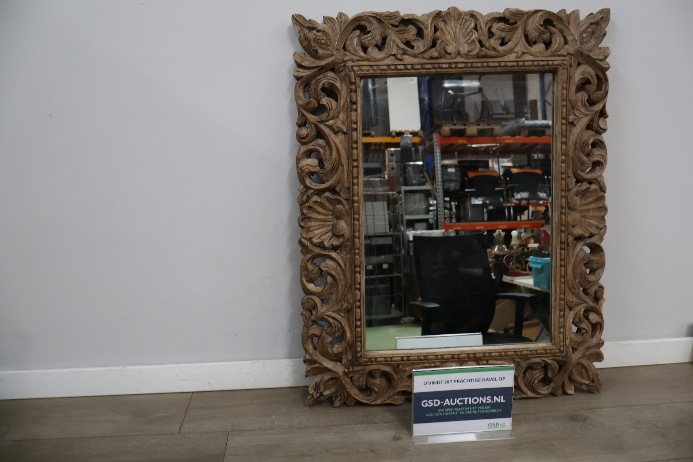 Houten spiegel met decoratief paneel – foto 2 – kavel bij GSD Auctions, Zoeterwoude
