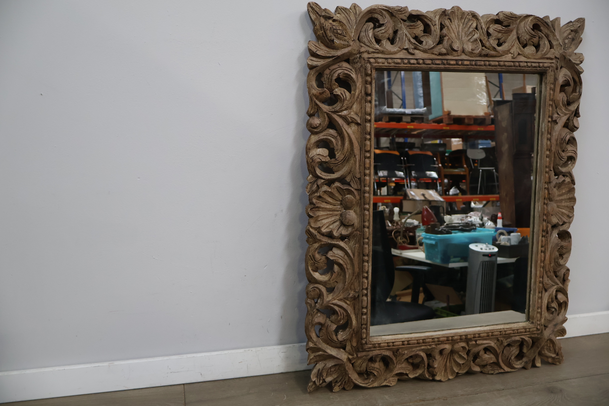 Houten spiegel met decoratief paneel – foto 3 – kavel bij GSD Auctions, Zoeterwoude