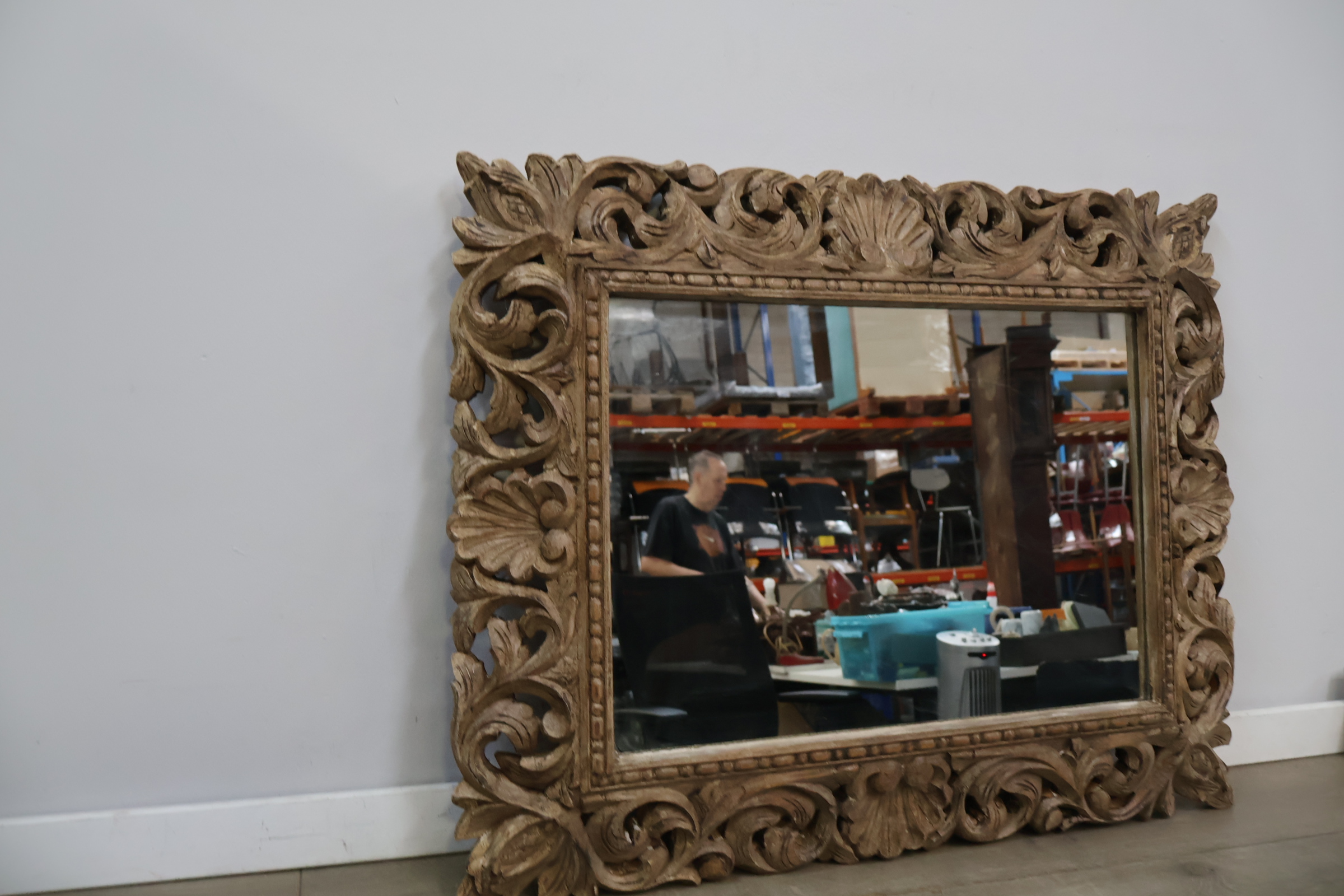 Houten spiegel met decoratief paneel – foto 9 – kavel bij GSD Auctions, Zoeterwoude