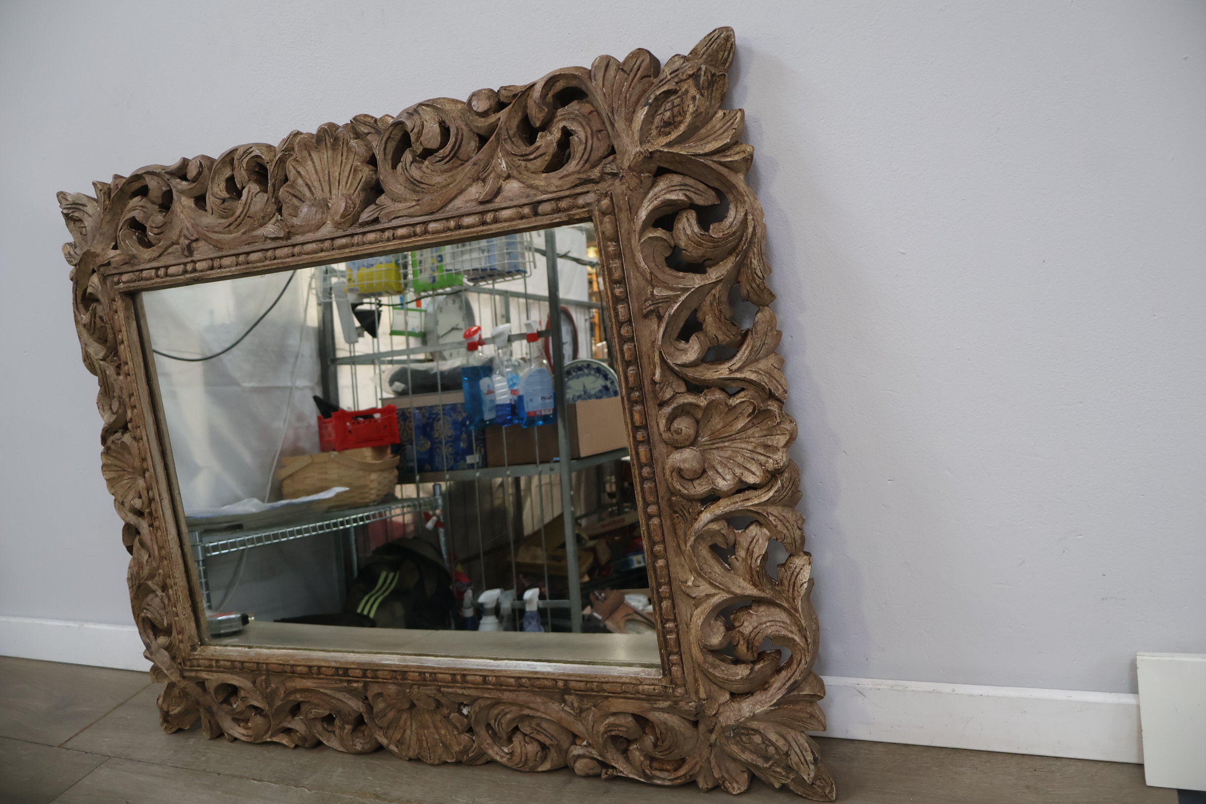 Houten spiegel met decoratief paneel – foto 10 – kavel bij GSD Auctions, Zoeterwoude