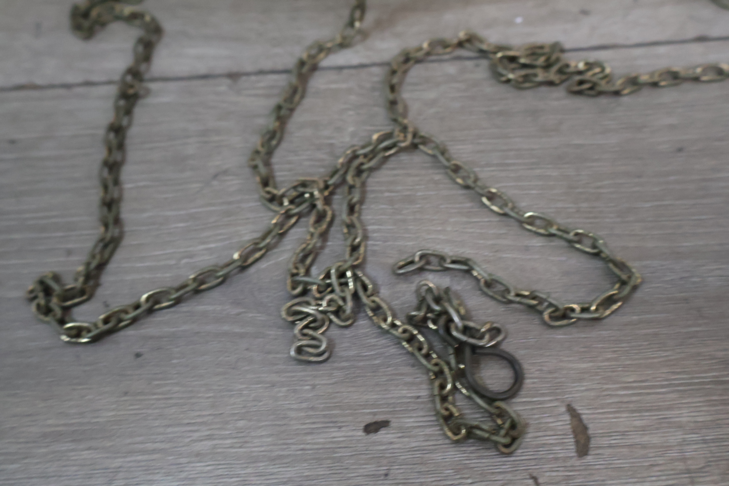 Bloemenmotief hangpot met metalen ketting – foto 5 – kavel bij GSD Auctions, Zoeterwoude