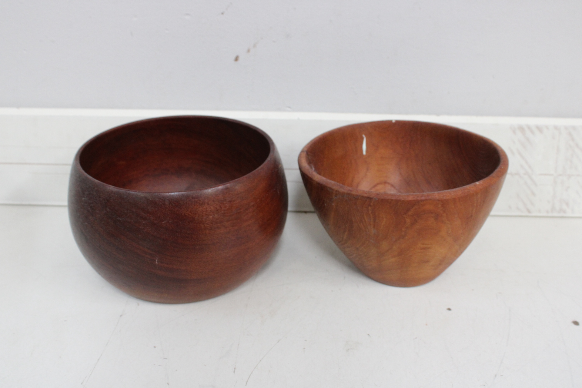 Set houten kommen, lepel en decoratieve objecten – foto 7 – kavel bij GSD Auctions, Zoeterwoude