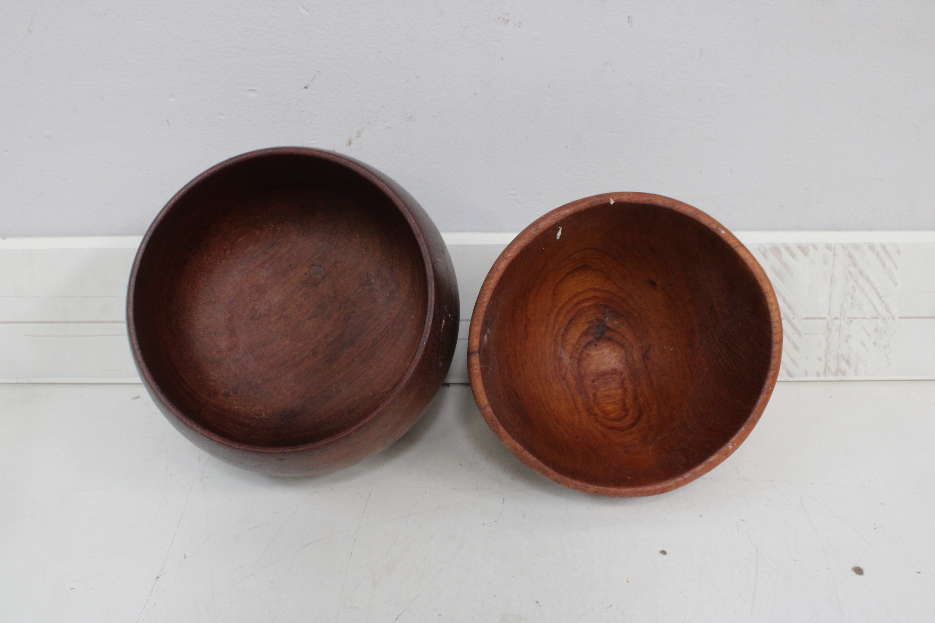 Set houten kommen, lepel en decoratieve objecten – foto 8 – kavel bij GSD Auctions, Zoeterwoude