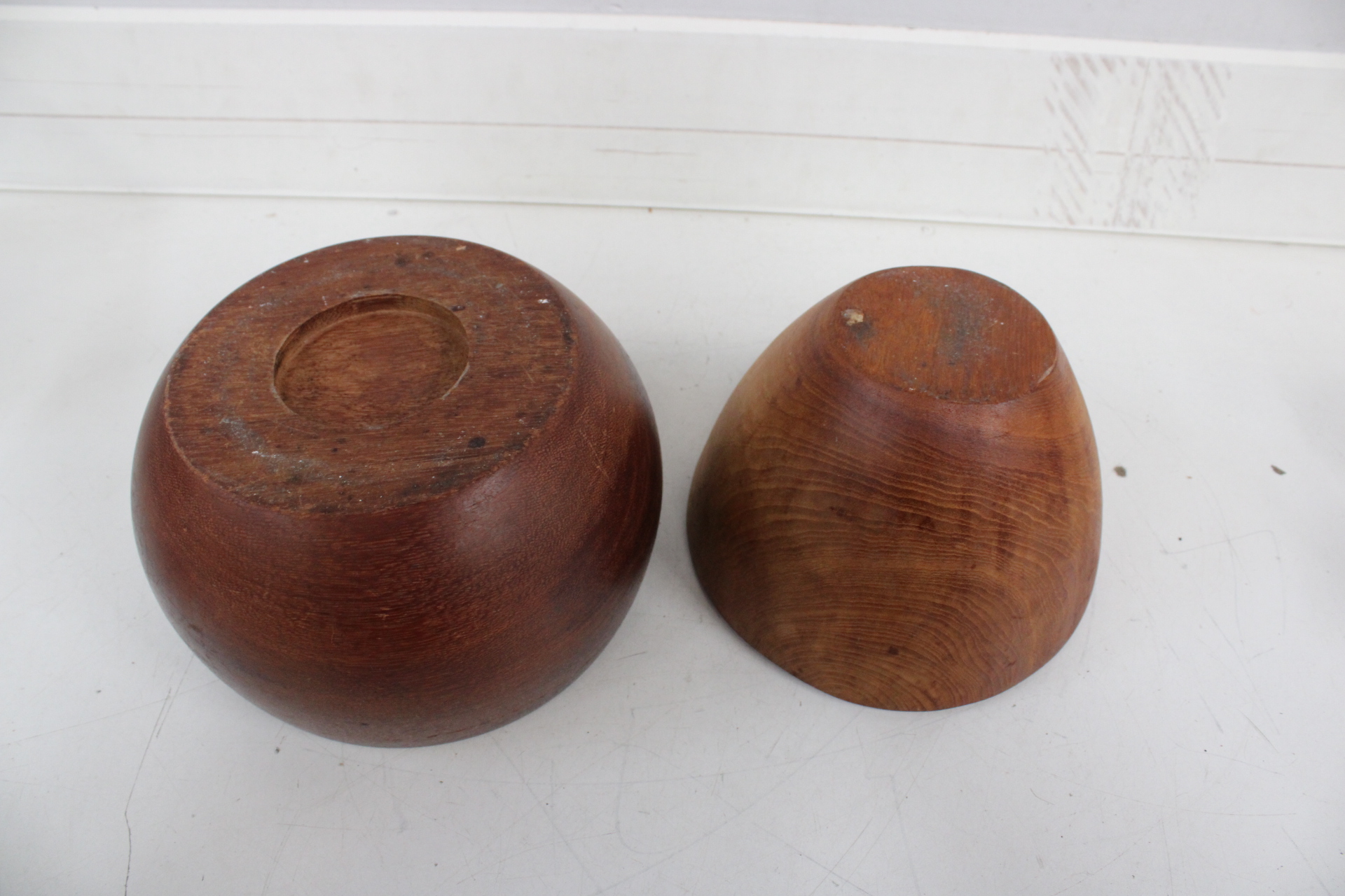 Set houten kommen, lepel en decoratieve objecten – foto 9 – kavel bij GSD Auctions, Zoeterwoude