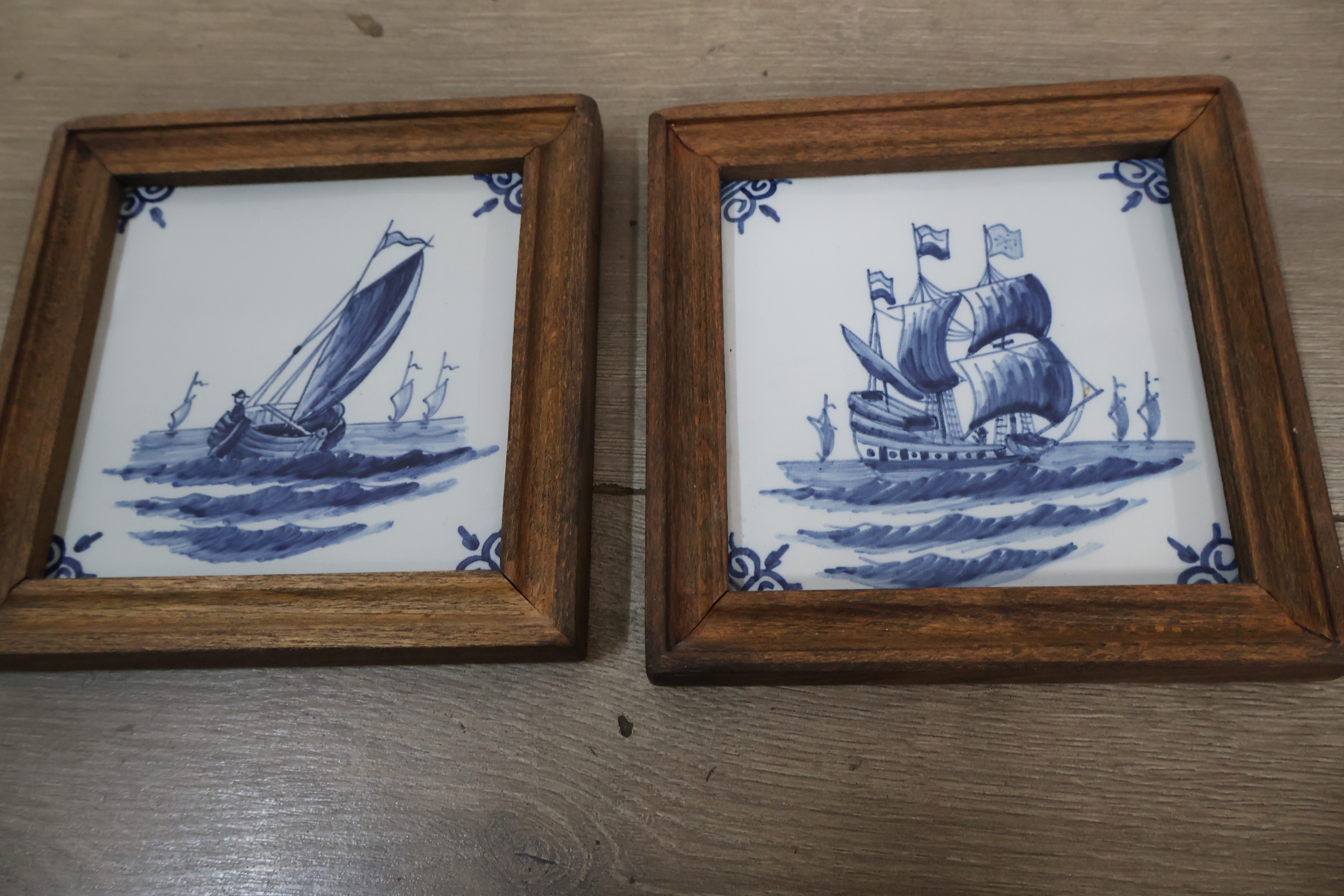 Set van 6 Delfts blauwe tegels met houten lijsten – foto 6 – kavel bij GSD Auctions, Zoeterwoude
