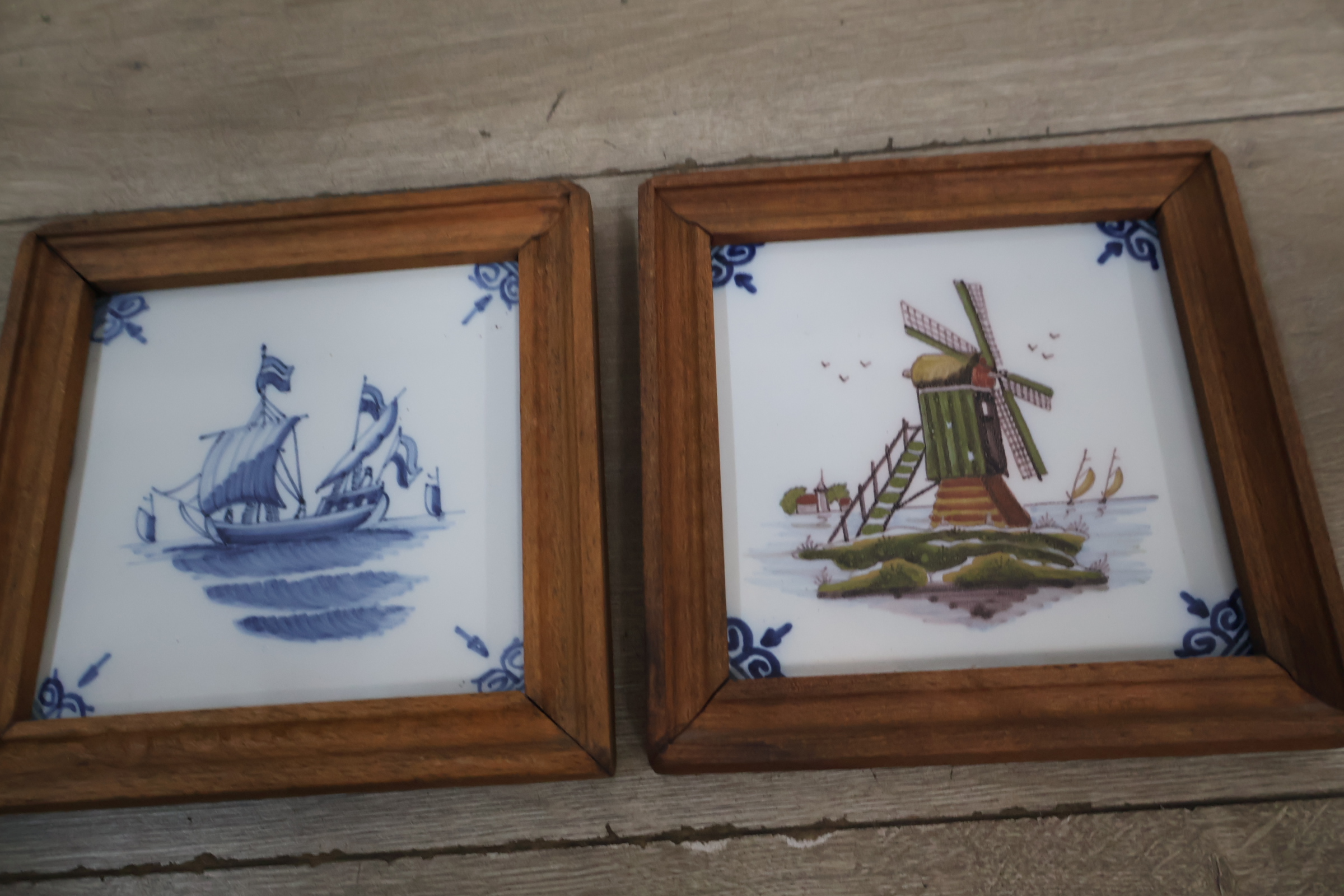 Set van 6 Delfts blauwe tegels met houten lijsten – foto 8 – kavel bij GSD Auctions, Zoeterwoude