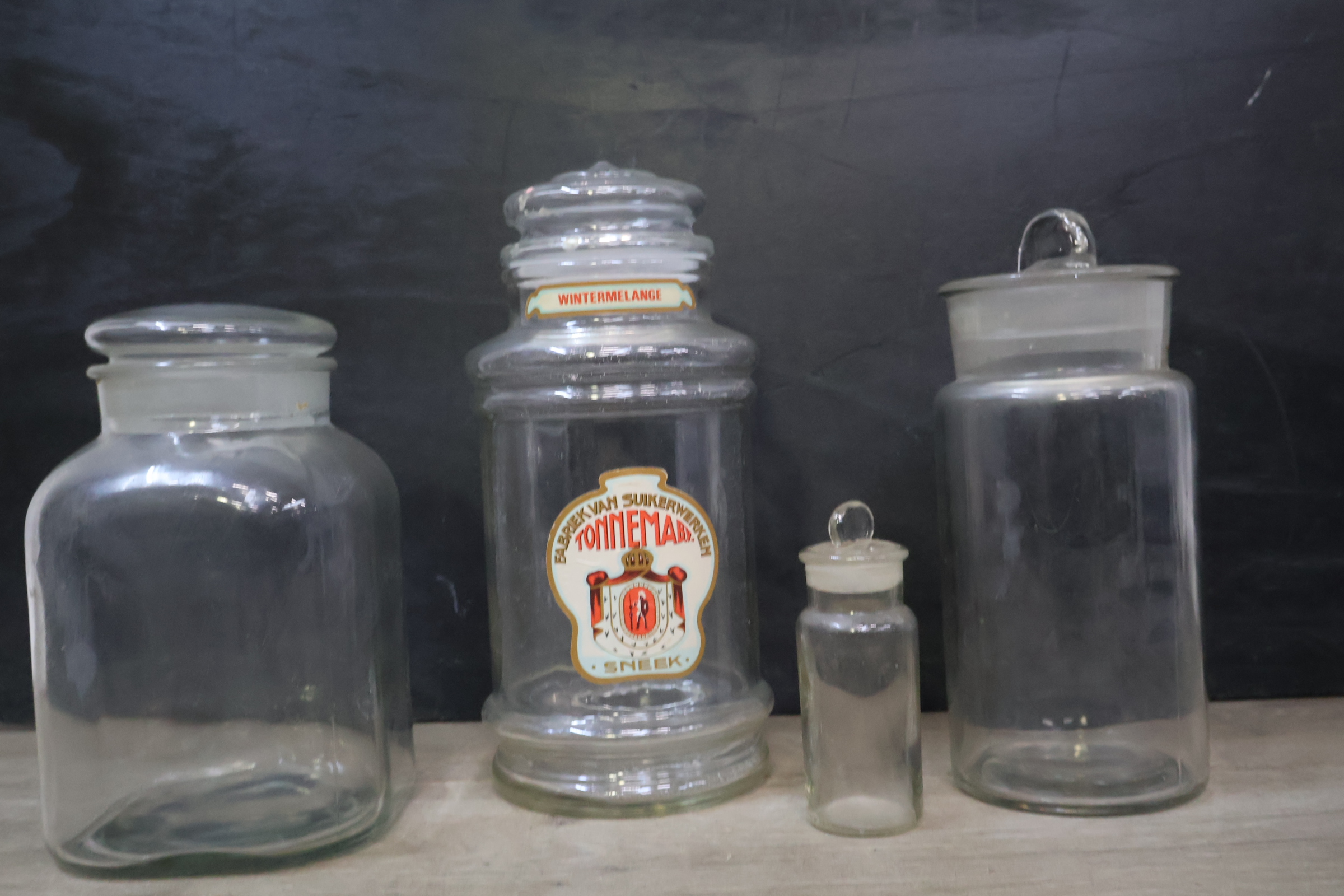 Set van vier glazen voorraadpotten met deksel, waaronder Tonnena – foto 4 – kavel bij GSD Auctions, Zoeterwoude