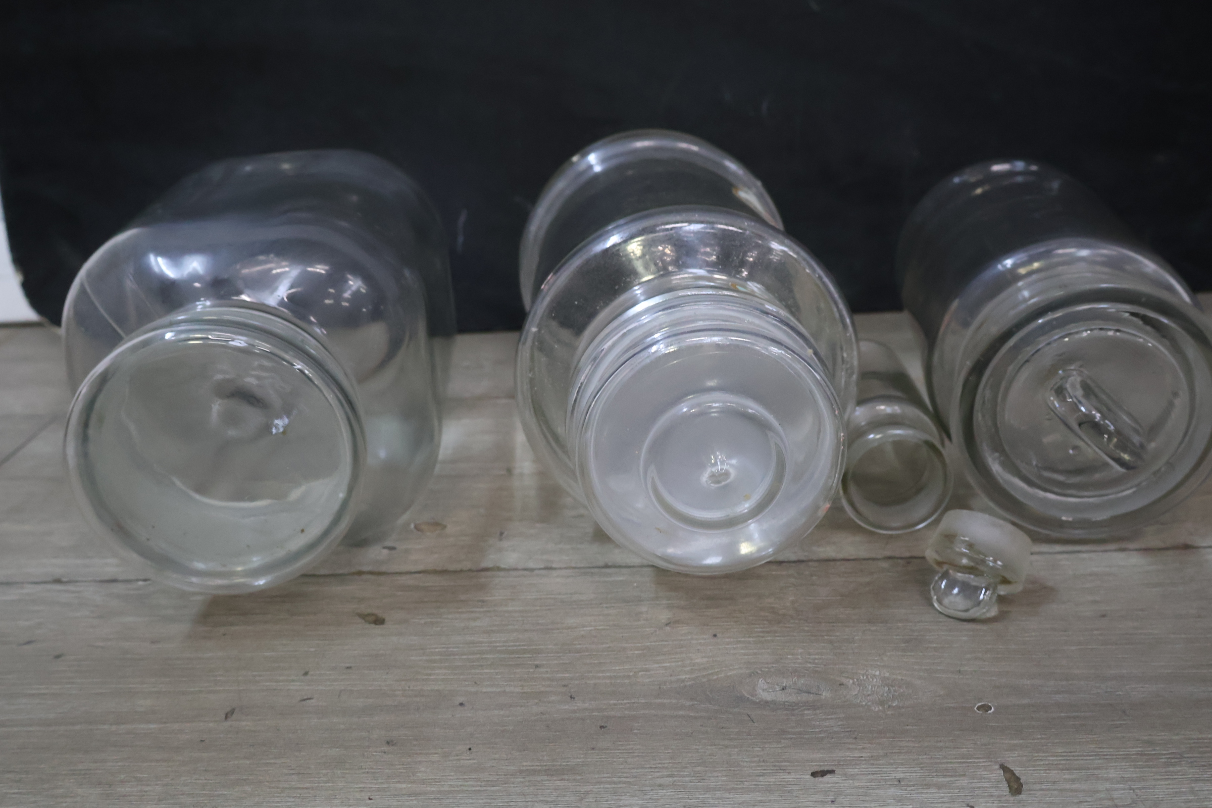 Set van vier glazen voorraadpotten met deksel, waaronder Tonnena – foto 6 – kavel bij GSD Auctions, Zoeterwoude