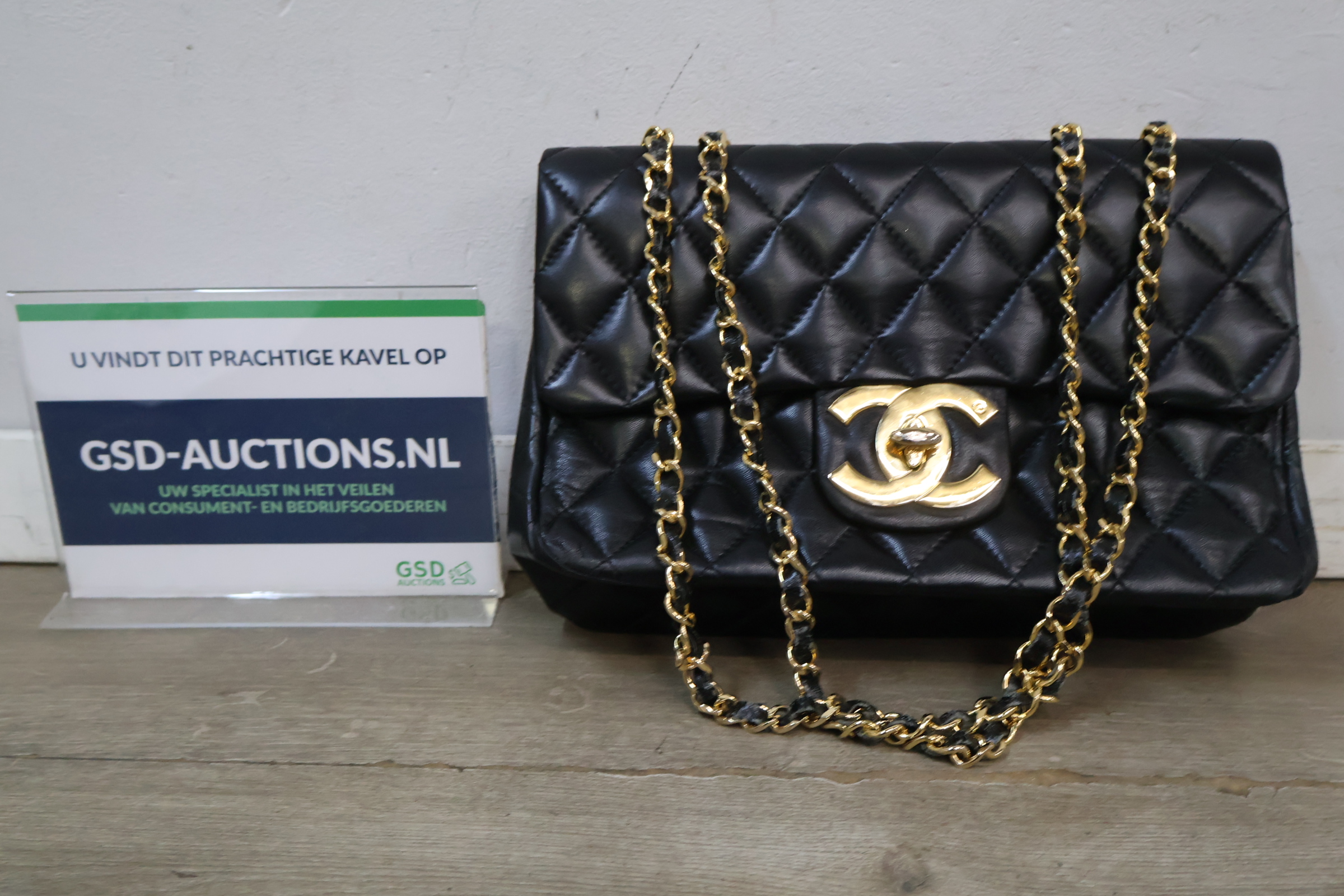 Chanel Classic Flap Bag zwart met goud – foto 2 – kavel bij GSD Auctions, Zoeterwoude
