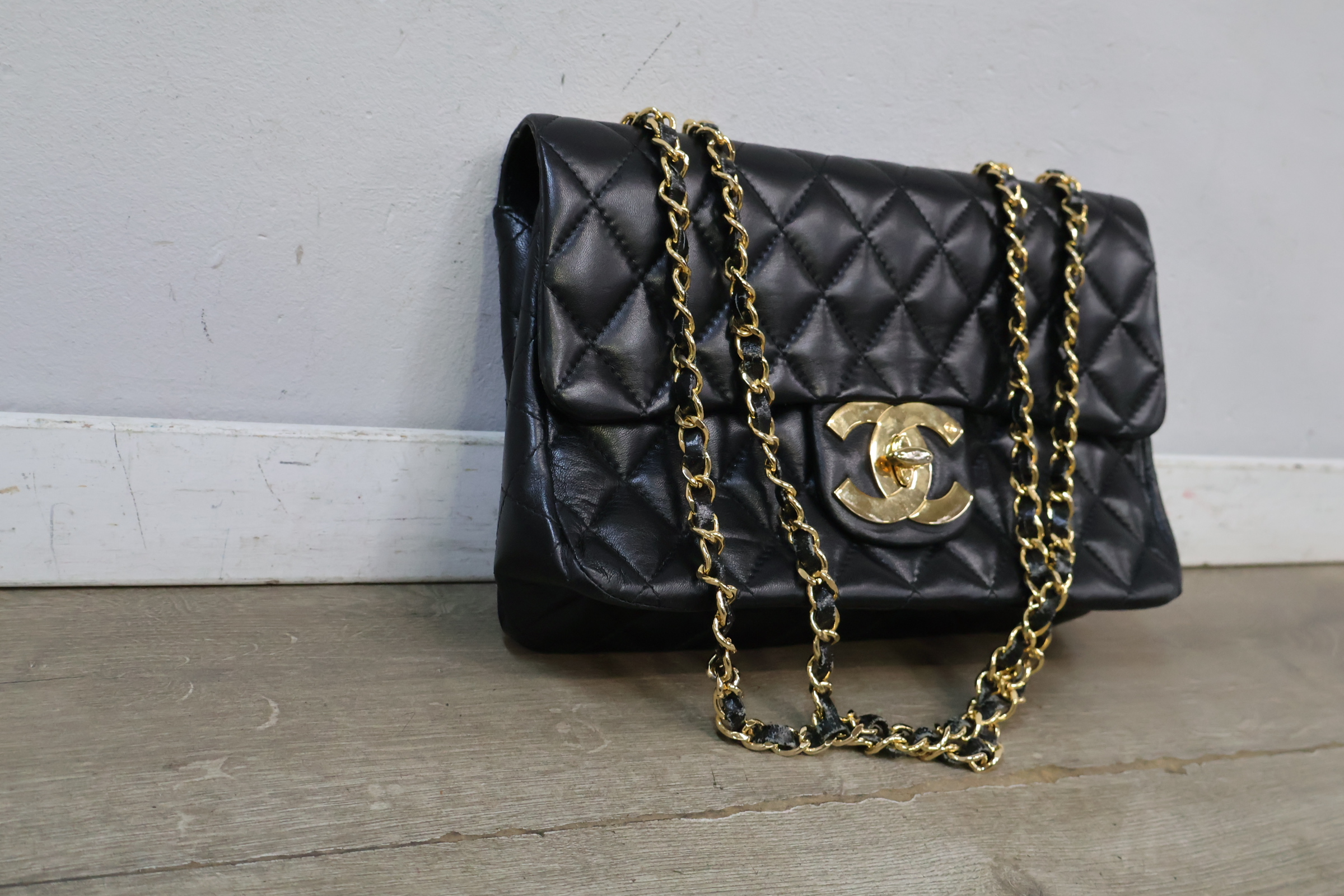 Chanel Classic Flap Bag zwart met goud – foto 4 – kavel bij GSD Auctions, Zoeterwoude