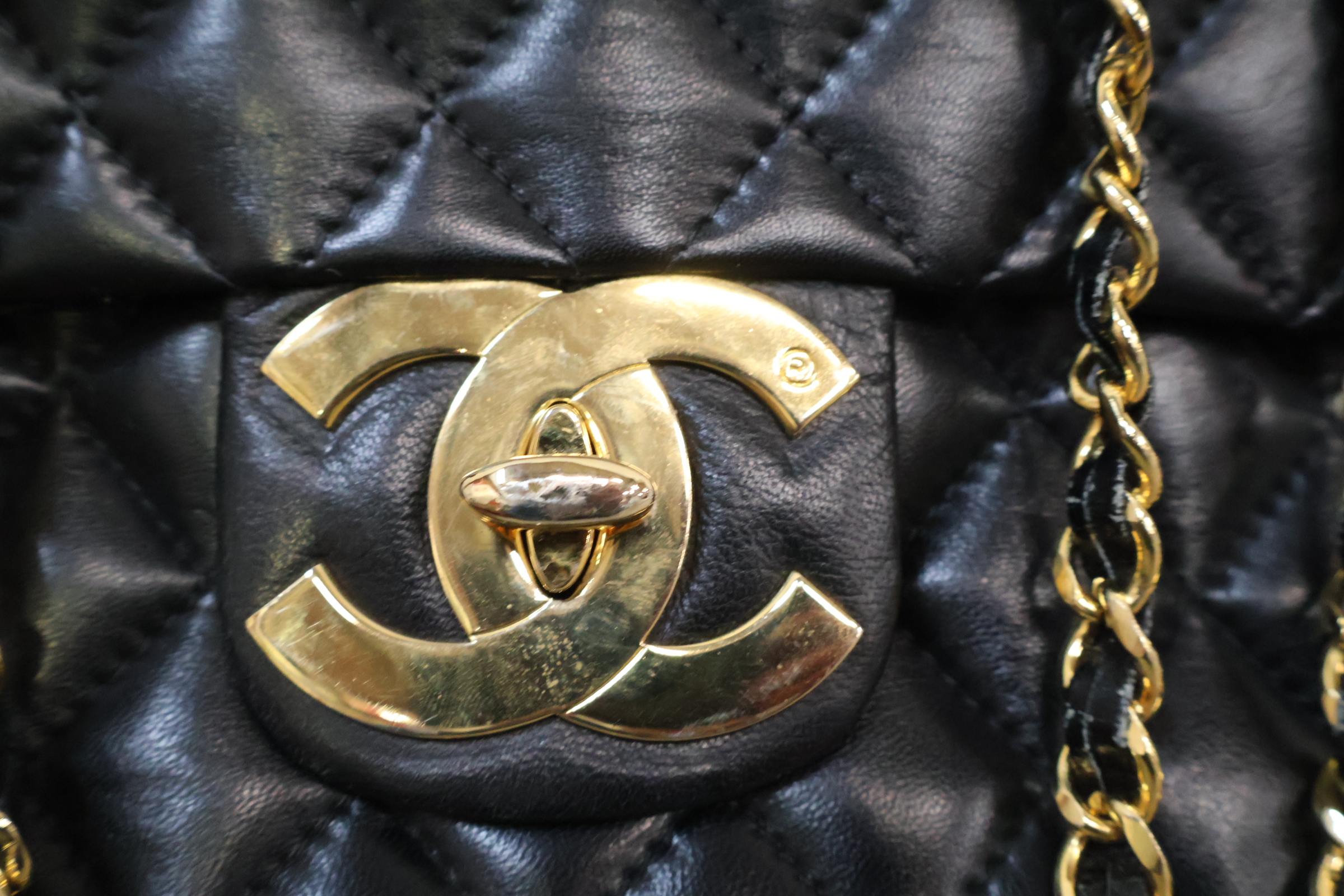 Chanel Classic Flap Bag zwart met goud – foto 7 – kavel bij GSD Auctions, Zoeterwoude