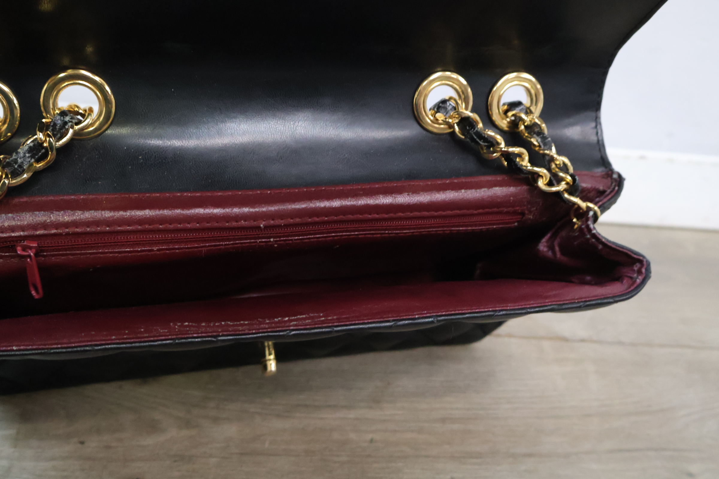 Chanel Classic Flap Bag zwart met goud – foto 9 – kavel bij GSD Auctions, Zoeterwoude