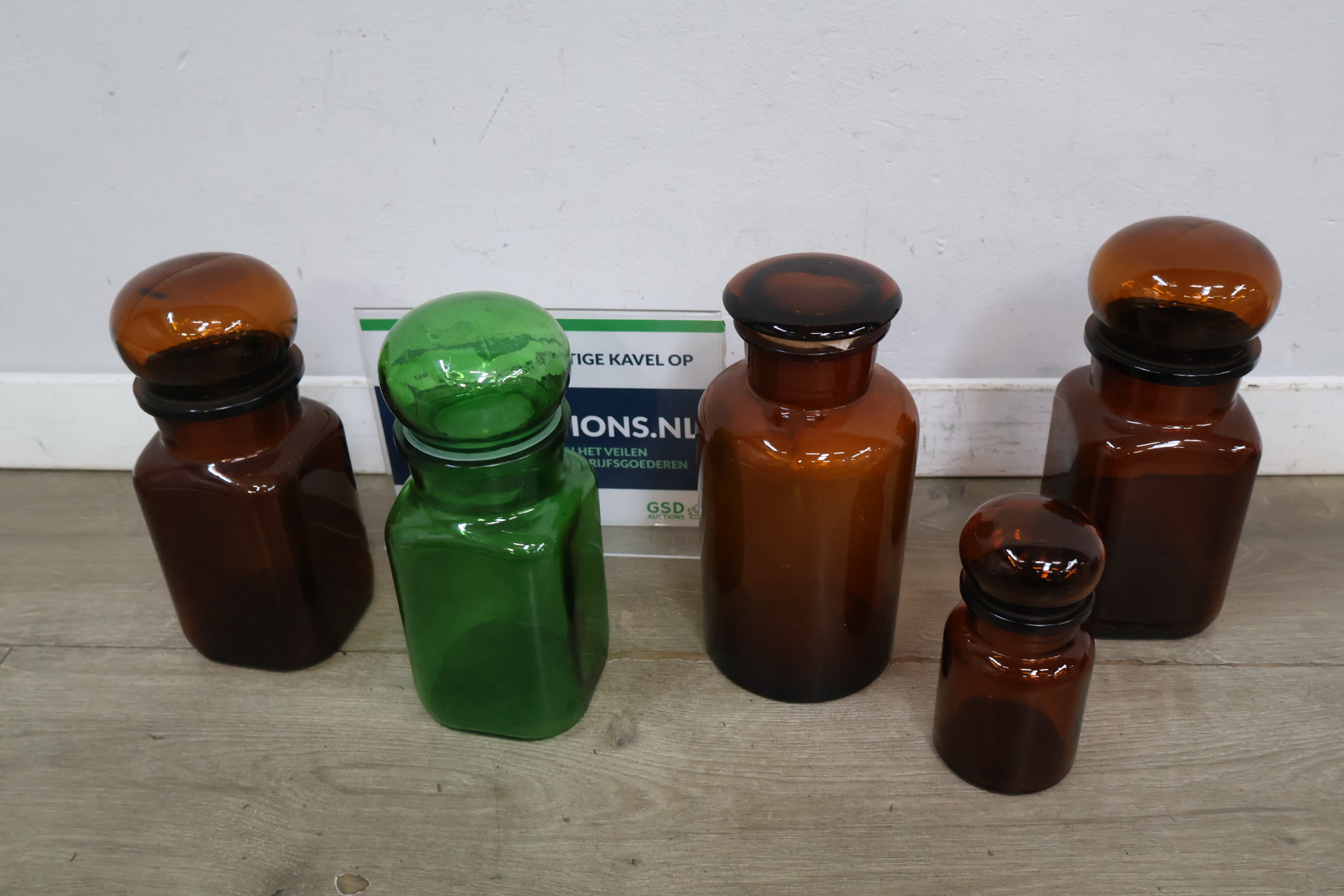 Antieke glazen apothekersflessen set – foto 2 – kavel bij GSD Auctions, Zoeterwoude