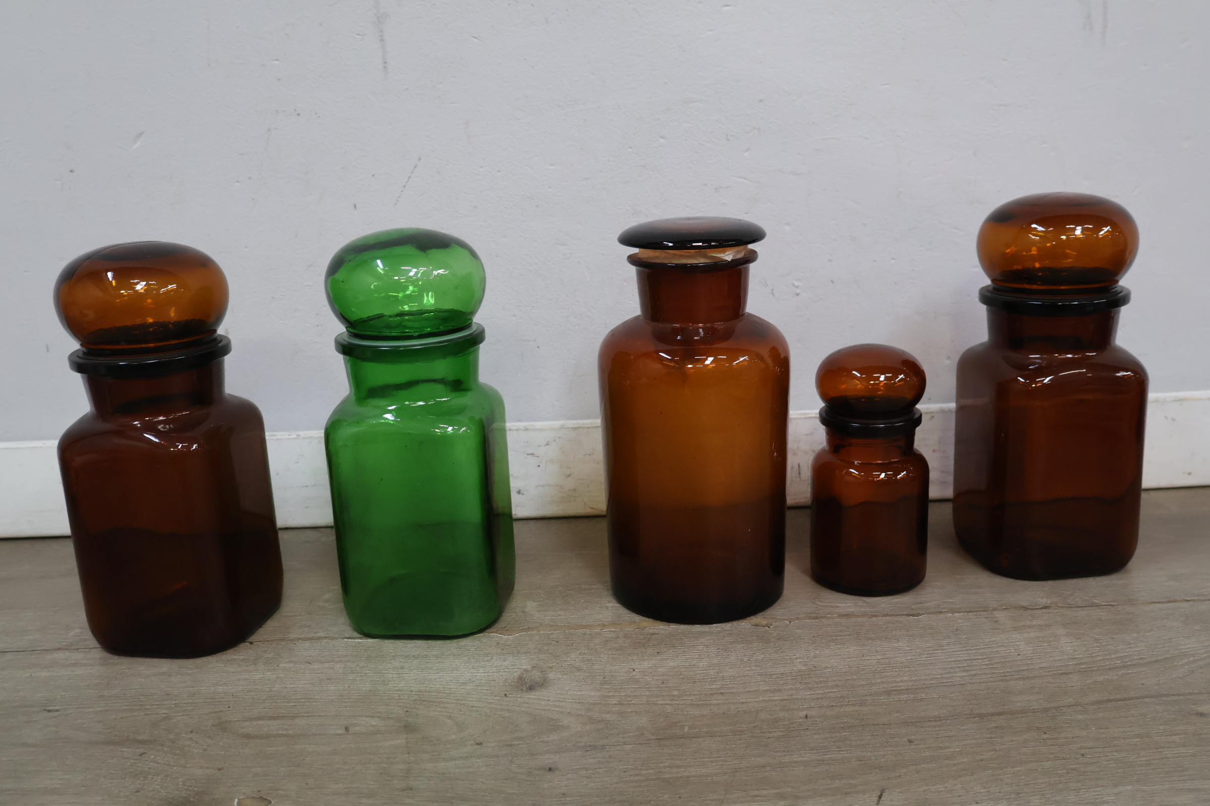 Antieke glazen apothekersflessen set – foto 3 – kavel bij GSD Auctions, Zoeterwoude