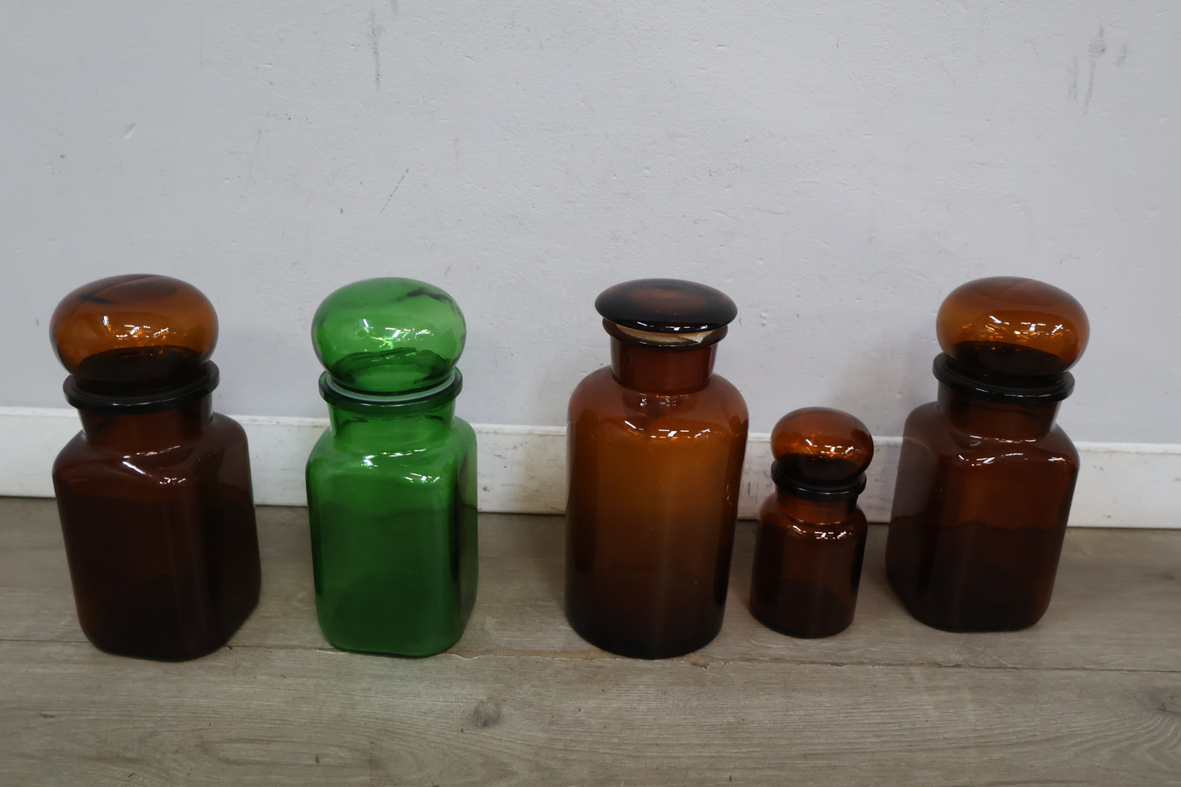 Antieke glazen apothekersflessen set – foto 4 – kavel bij GSD Auctions, Zoeterwoude