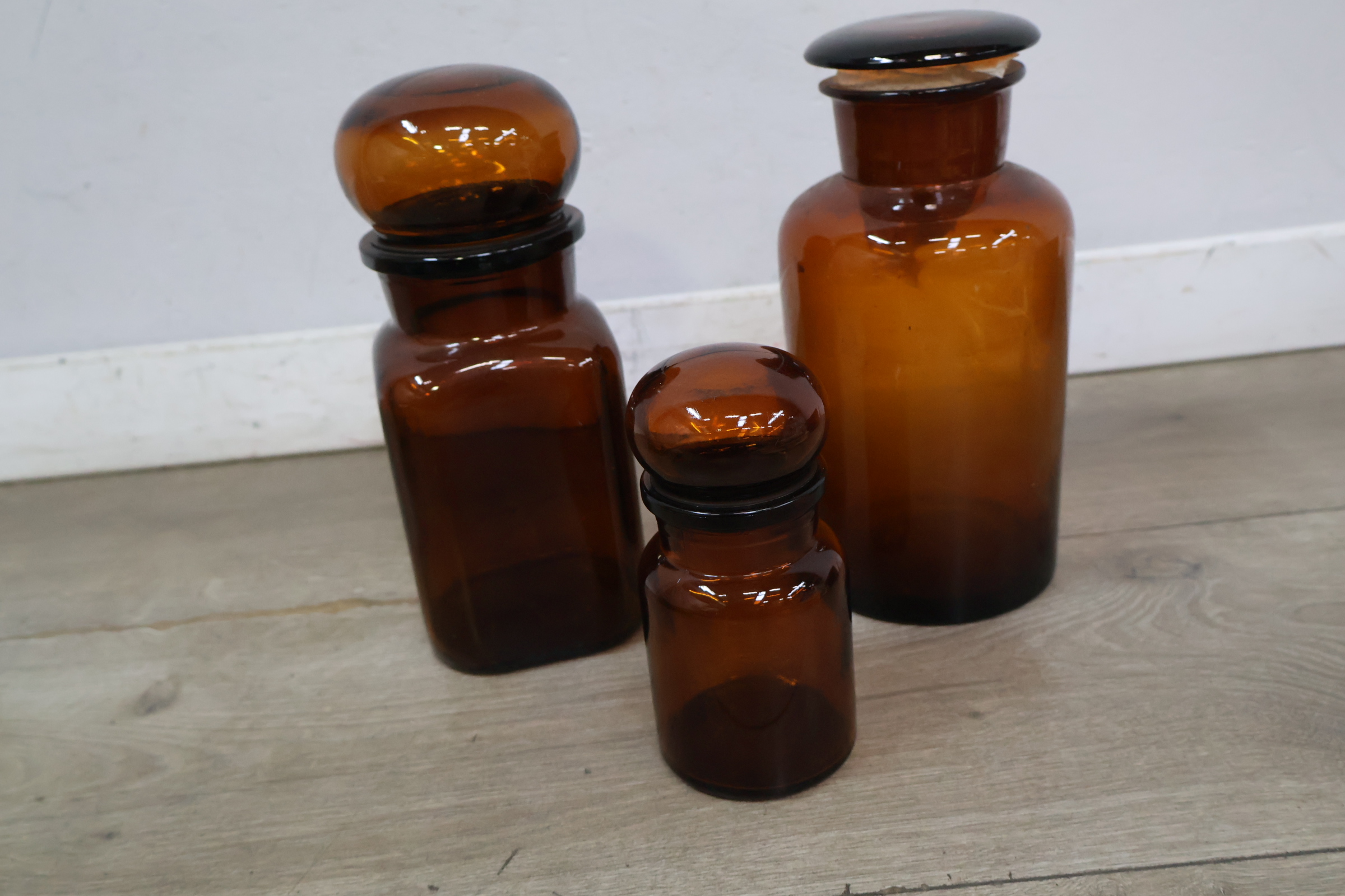 Antieke glazen apothekersflessen set – foto 8 – kavel bij GSD Auctions, Zoeterwoude