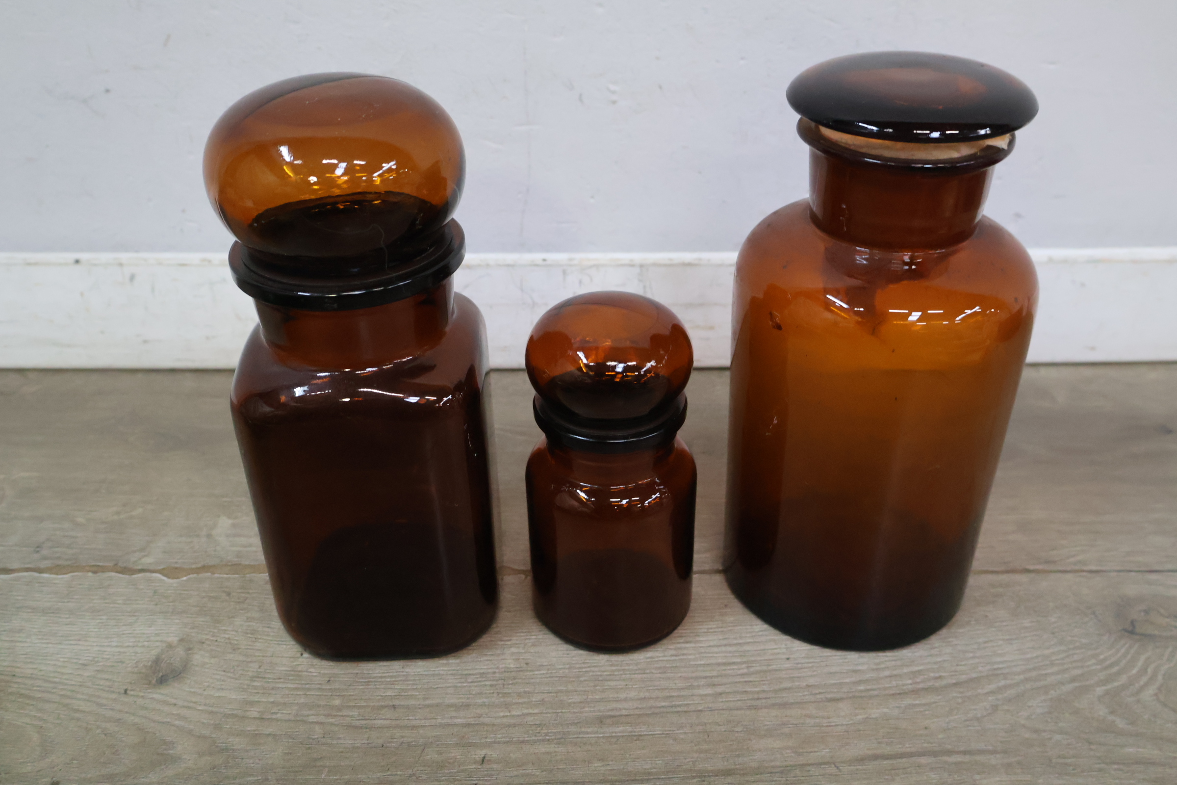 Antieke glazen apothekersflessen set – foto 9 – kavel bij GSD Auctions, Zoeterwoude