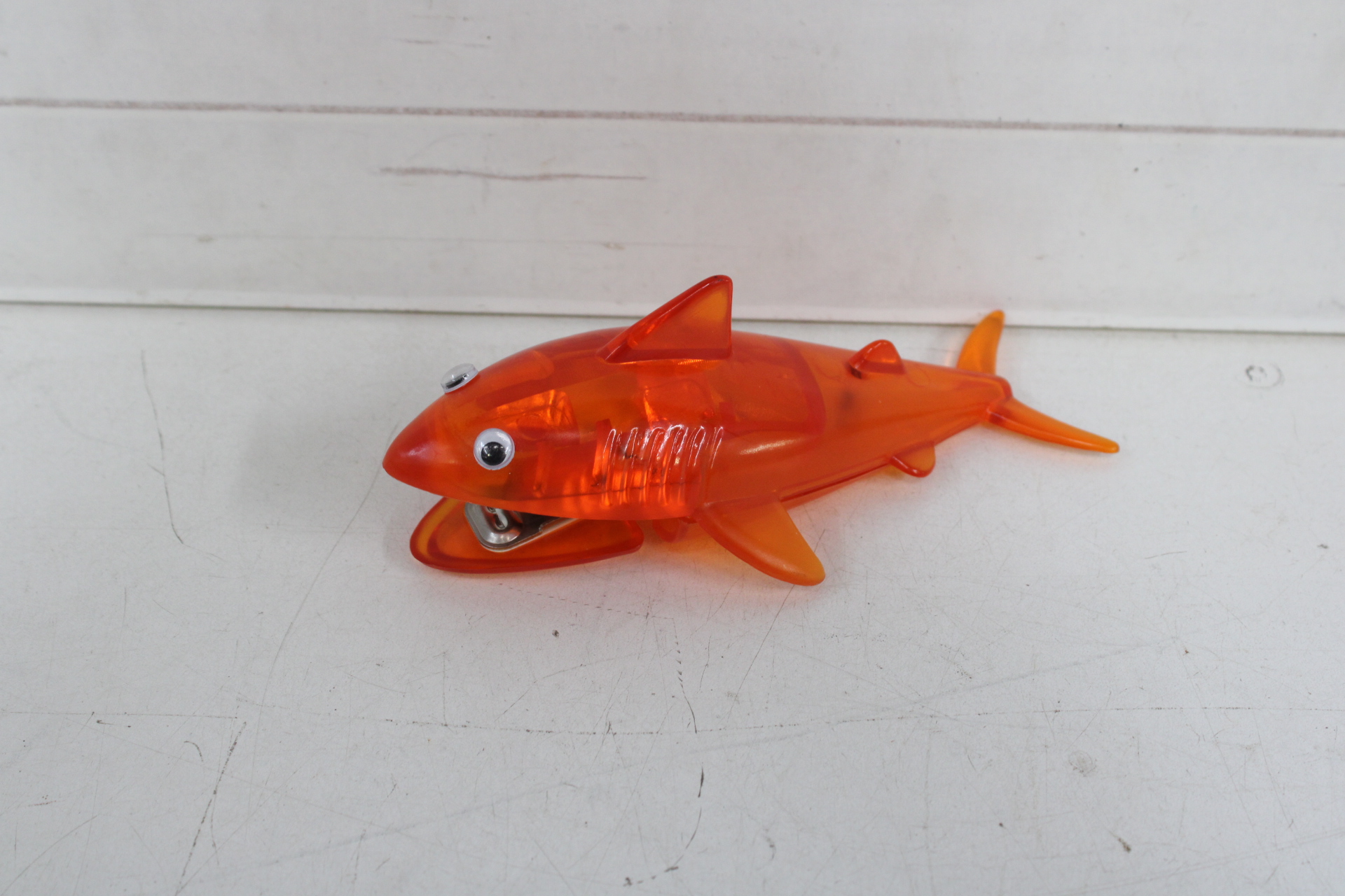 Oranje Nietmachine Haai – foto 2 – kavel bij GSD Auctions, Zoeterwoude