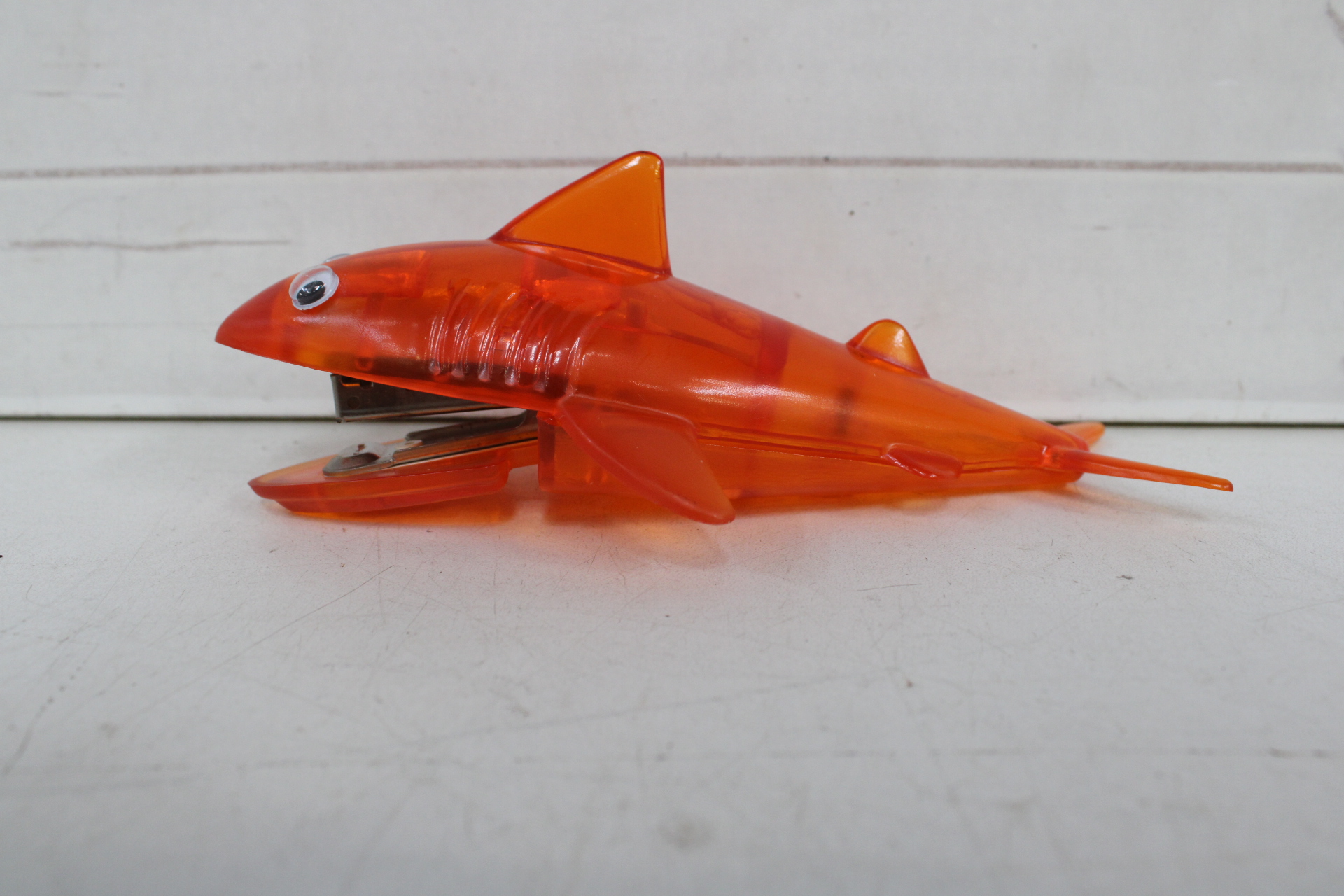 Oranje Nietmachine Haai – foto 4 – kavel bij GSD Auctions, Zoeterwoude