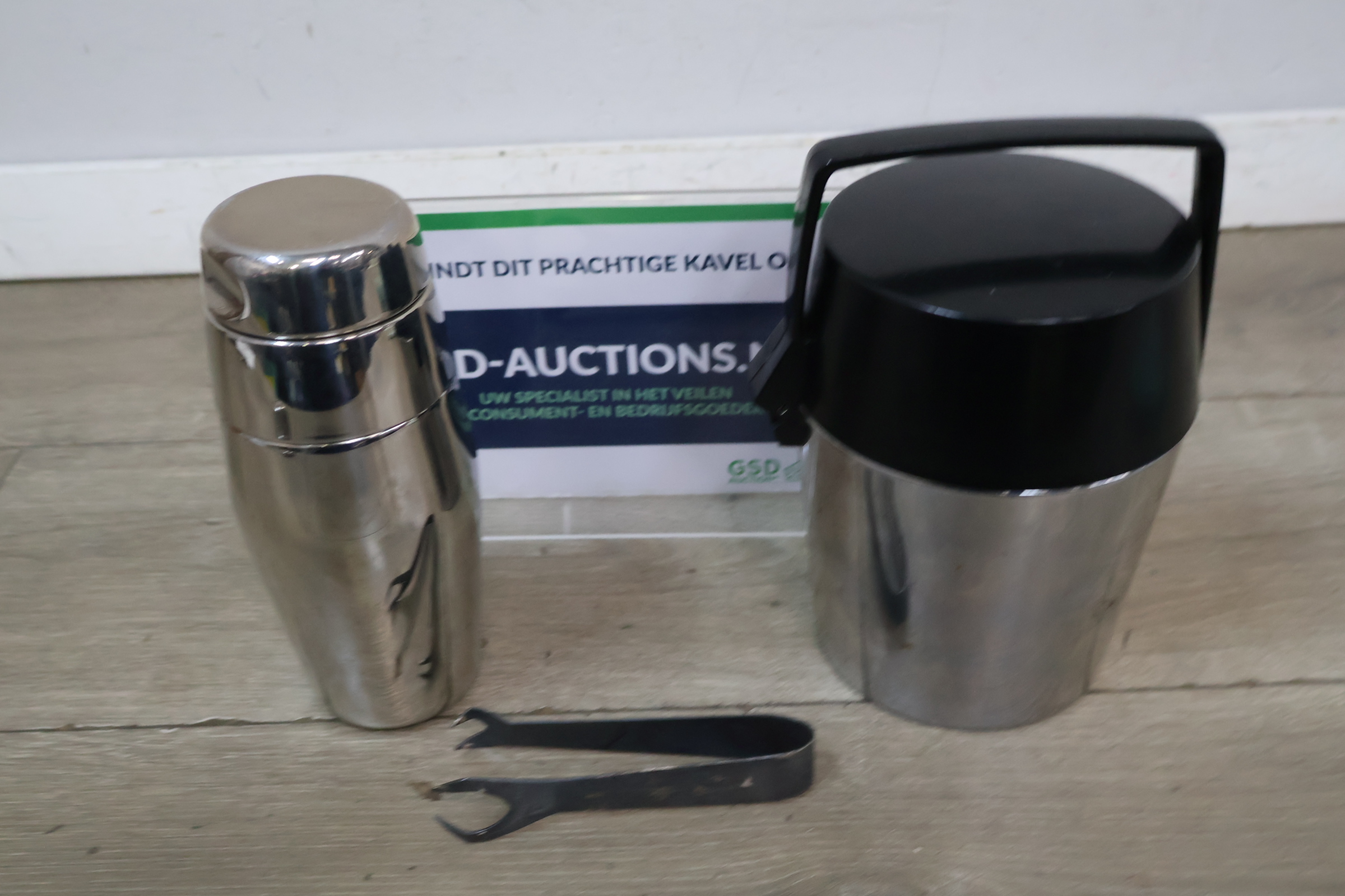 RVS cocktailshaker en ijsbucket met tang – foto 2 – kavel bij GSD Auctions, Zoeterwoude