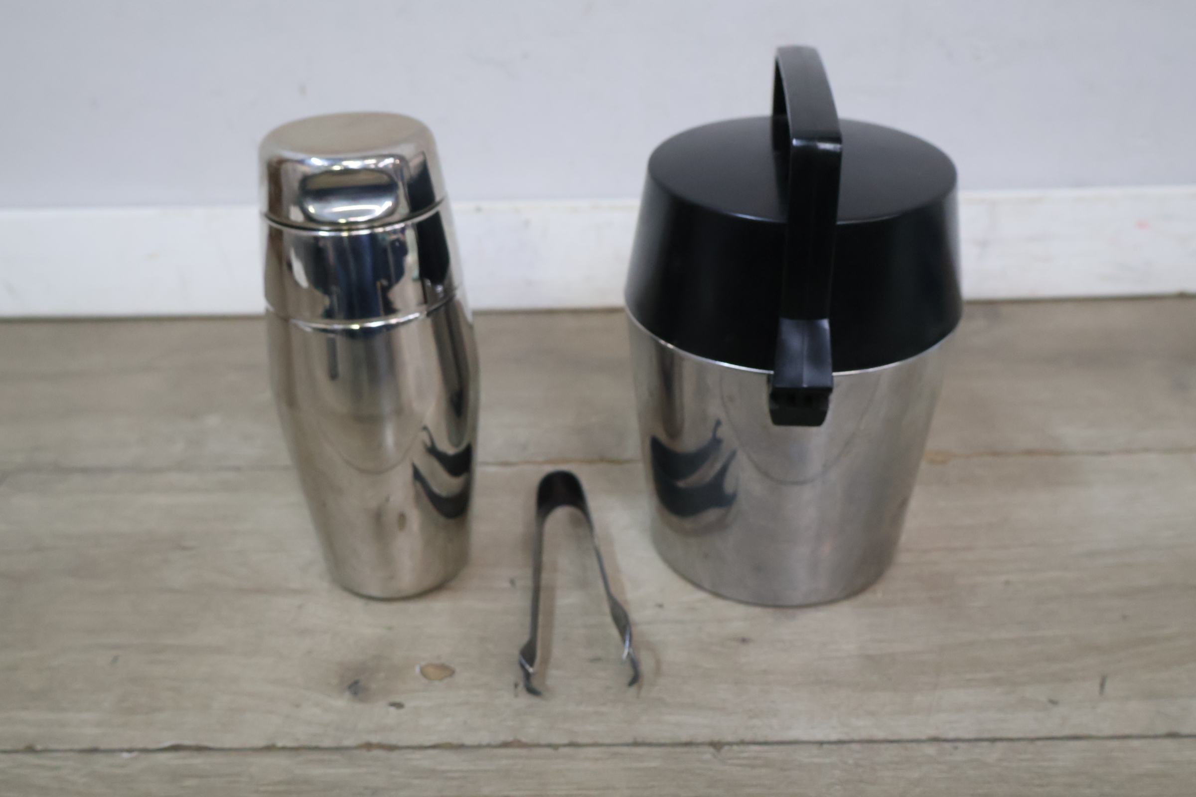 RVS cocktailshaker en ijsbucket met tang – foto 4 – kavel bij GSD Auctions, Zoeterwoude