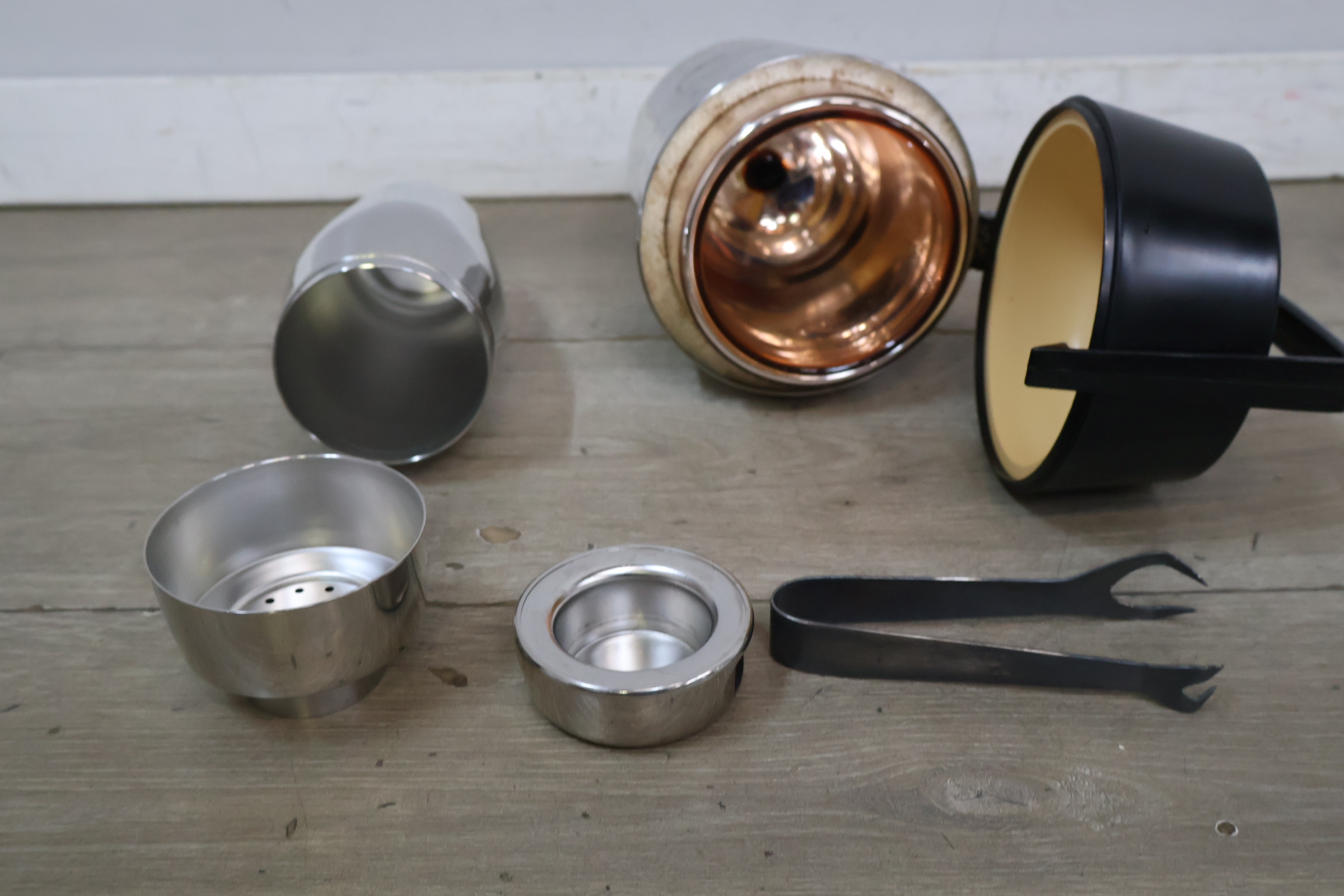 RVS cocktailshaker en ijsbucket met tang – foto 6 – kavel bij GSD Auctions, Zoeterwoude