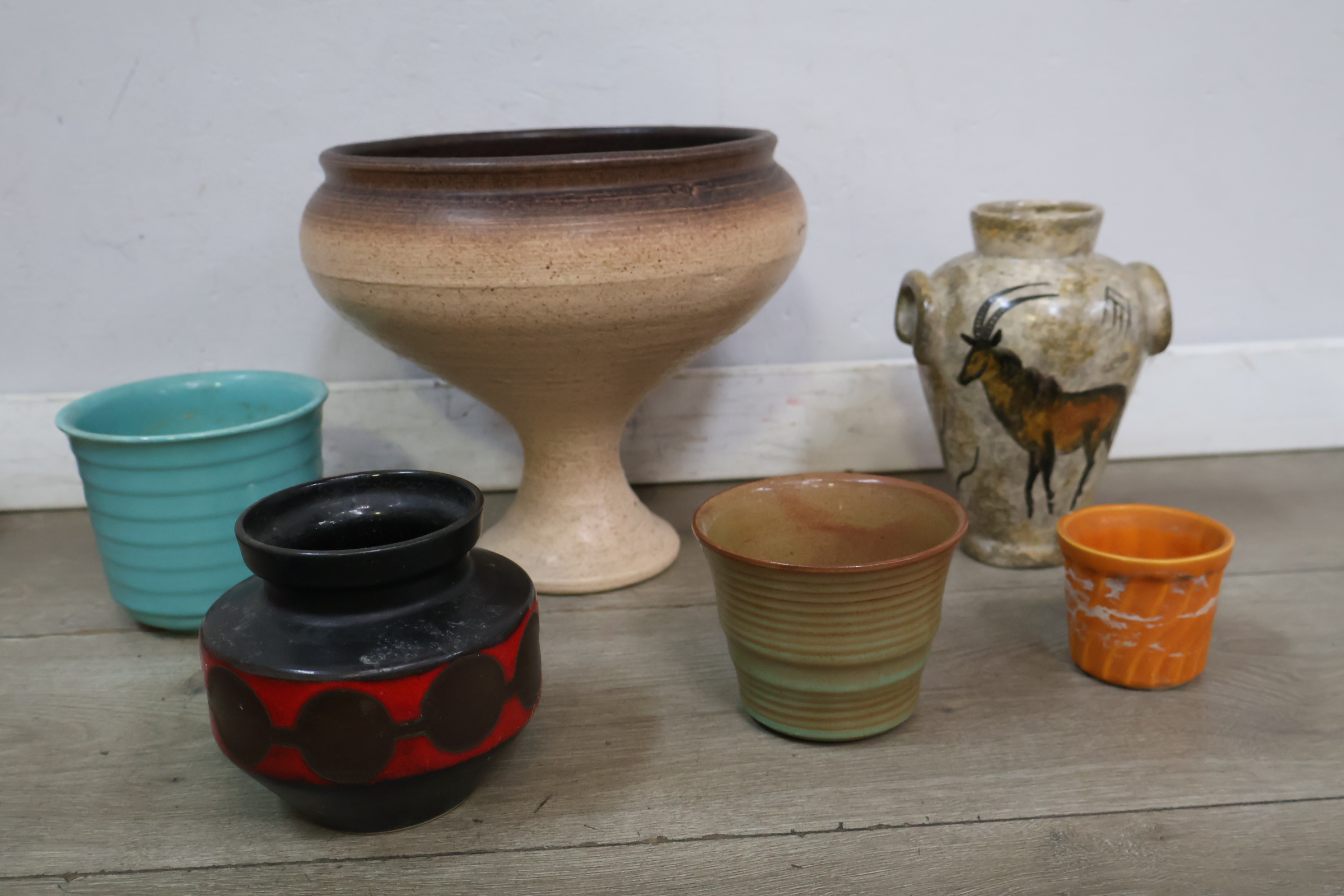 Set diverse kleurrijke keramische kommen en kopjes – foto 6 – kavel bij GSD Auctions, Zoeterwoude