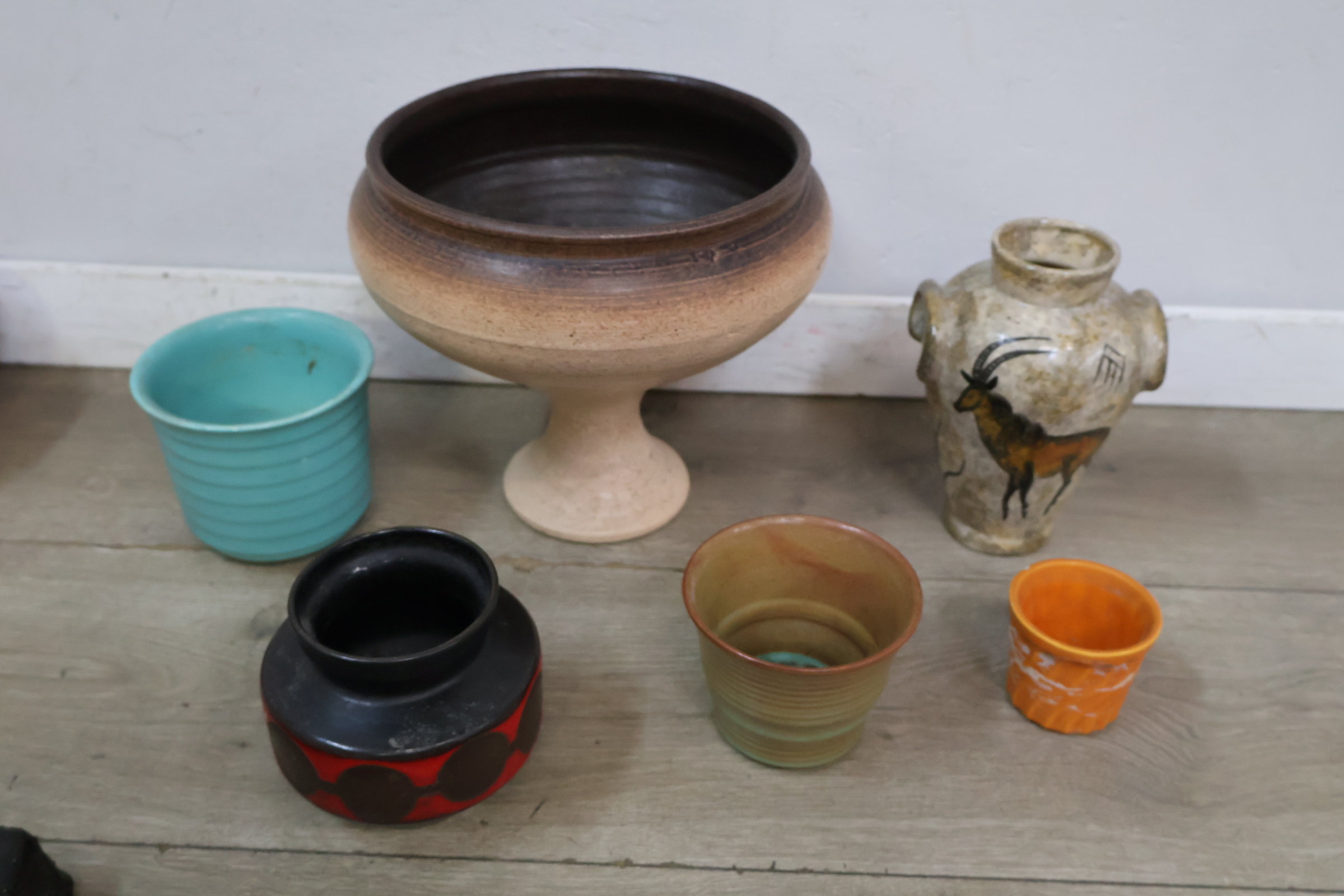 Set diverse kleurrijke keramische kommen en kopjes – foto 7 – kavel bij GSD Auctions, Zoeterwoude
