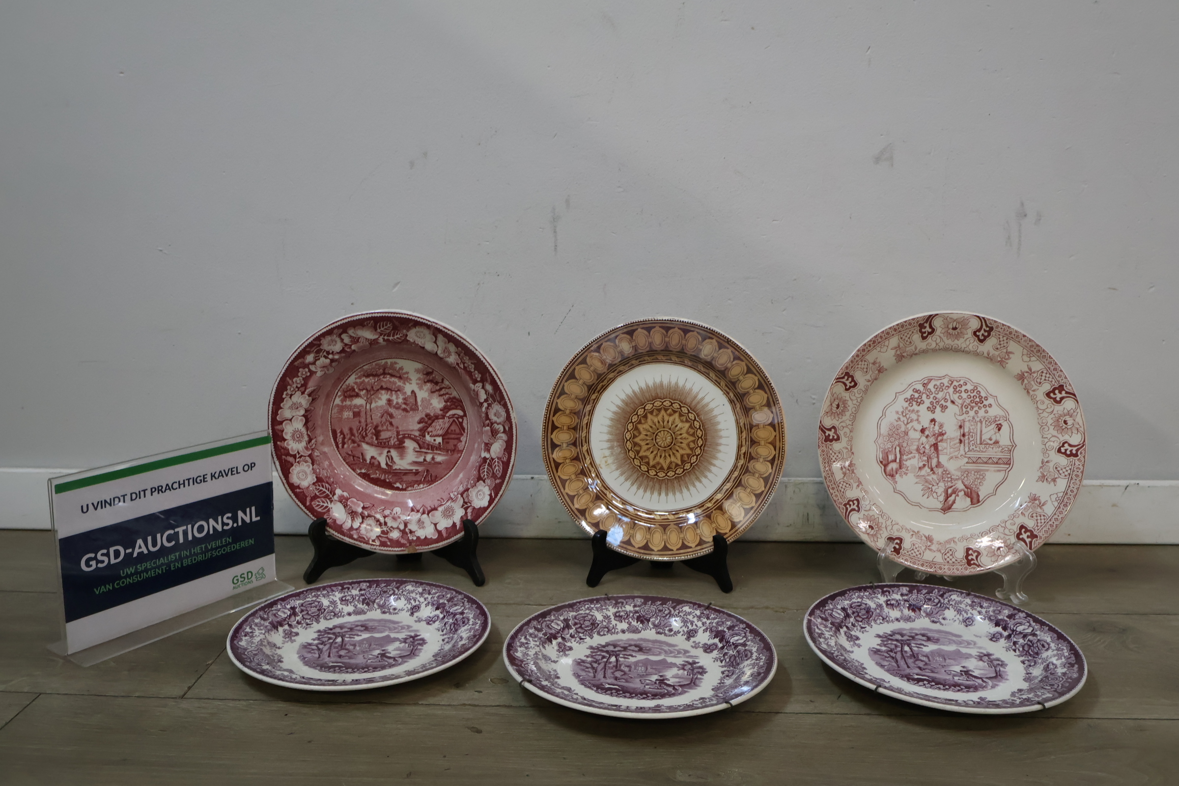 Set van 6 decoratieve borden met bloem- en landschapsmotieven – foto 2 – kavel bij GSD Auctions, Zoeterwoude