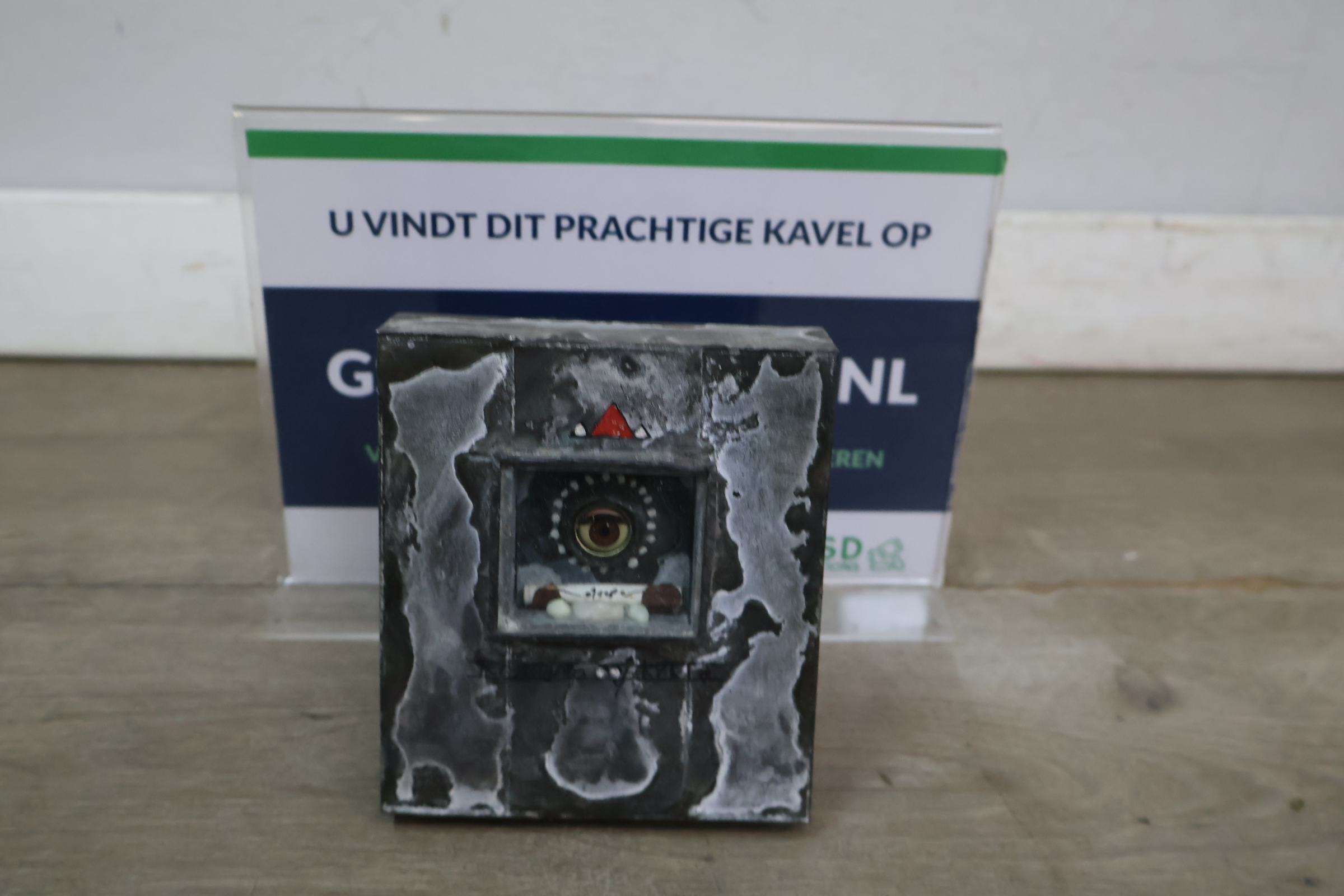 Decoratief metalen object met oogmotief – kavel bij GSD Auctions, Zoeterwoude