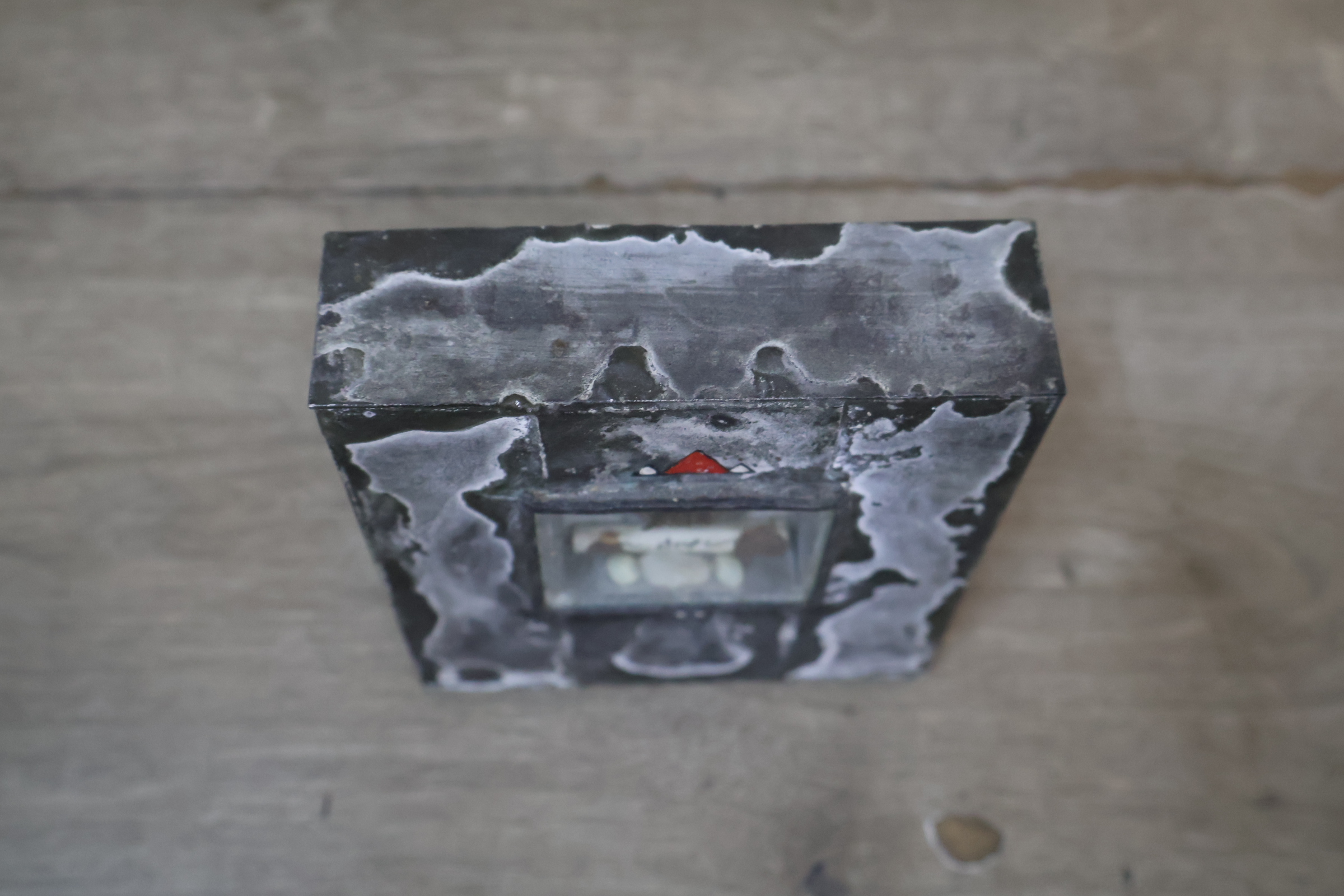 Decoratief metalen object met oogmotief – foto 5 – kavel bij GSD Auctions, Zoeterwoude